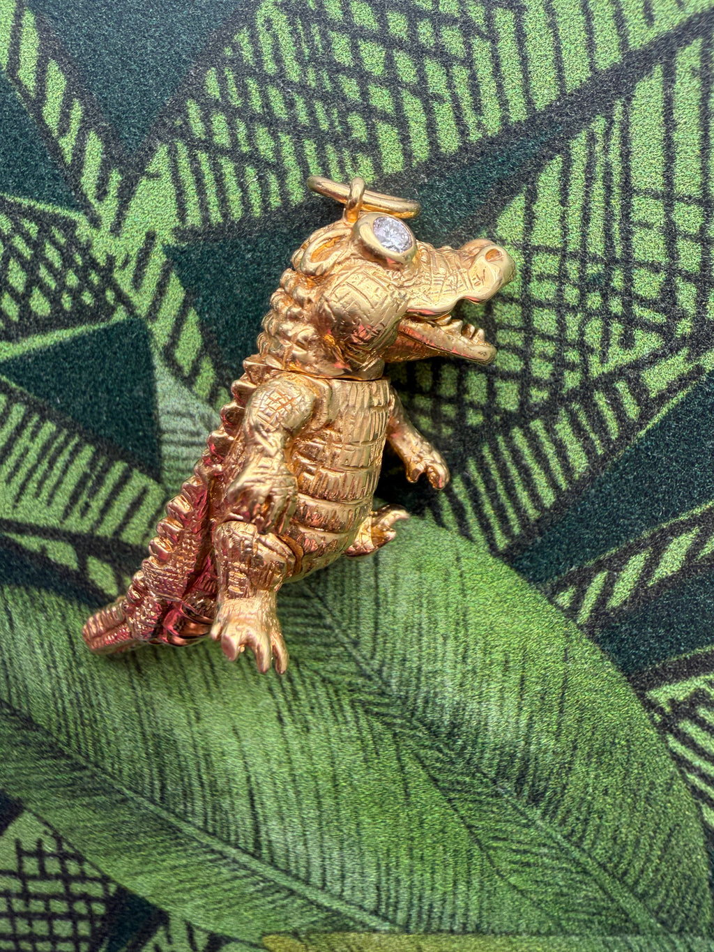 articulated alligator with diamond eyes