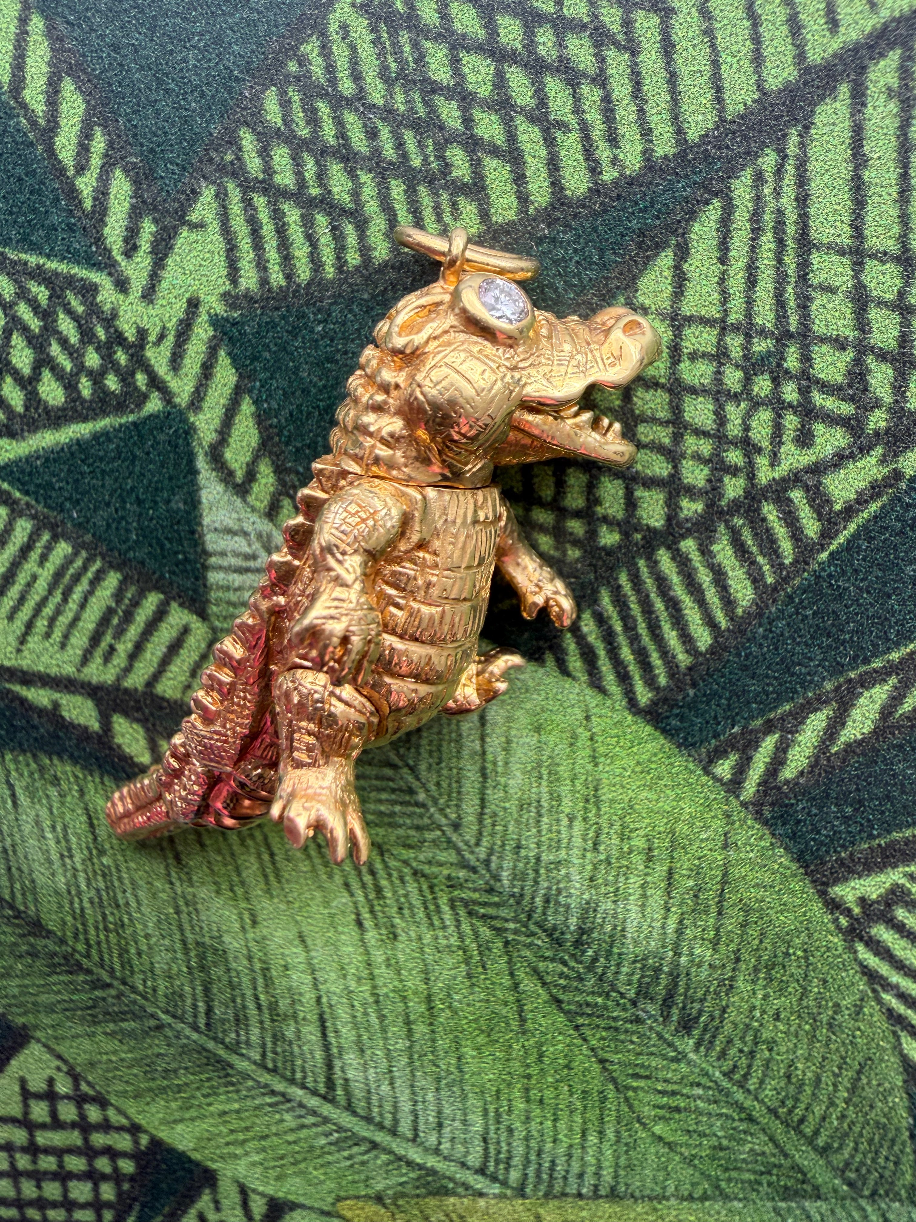 articulated alligator with diamond eyes