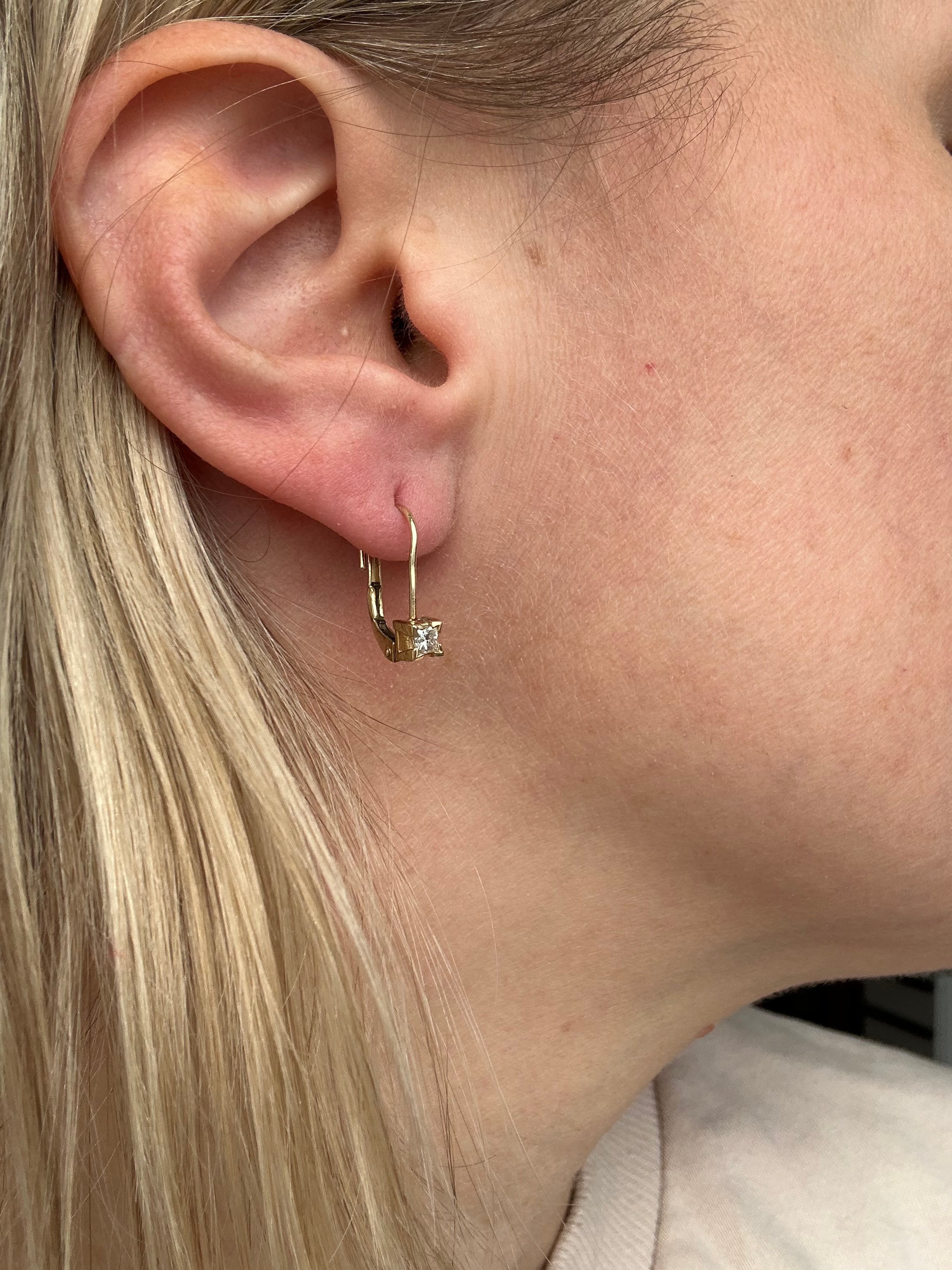 princess cut diamond leverback earrings