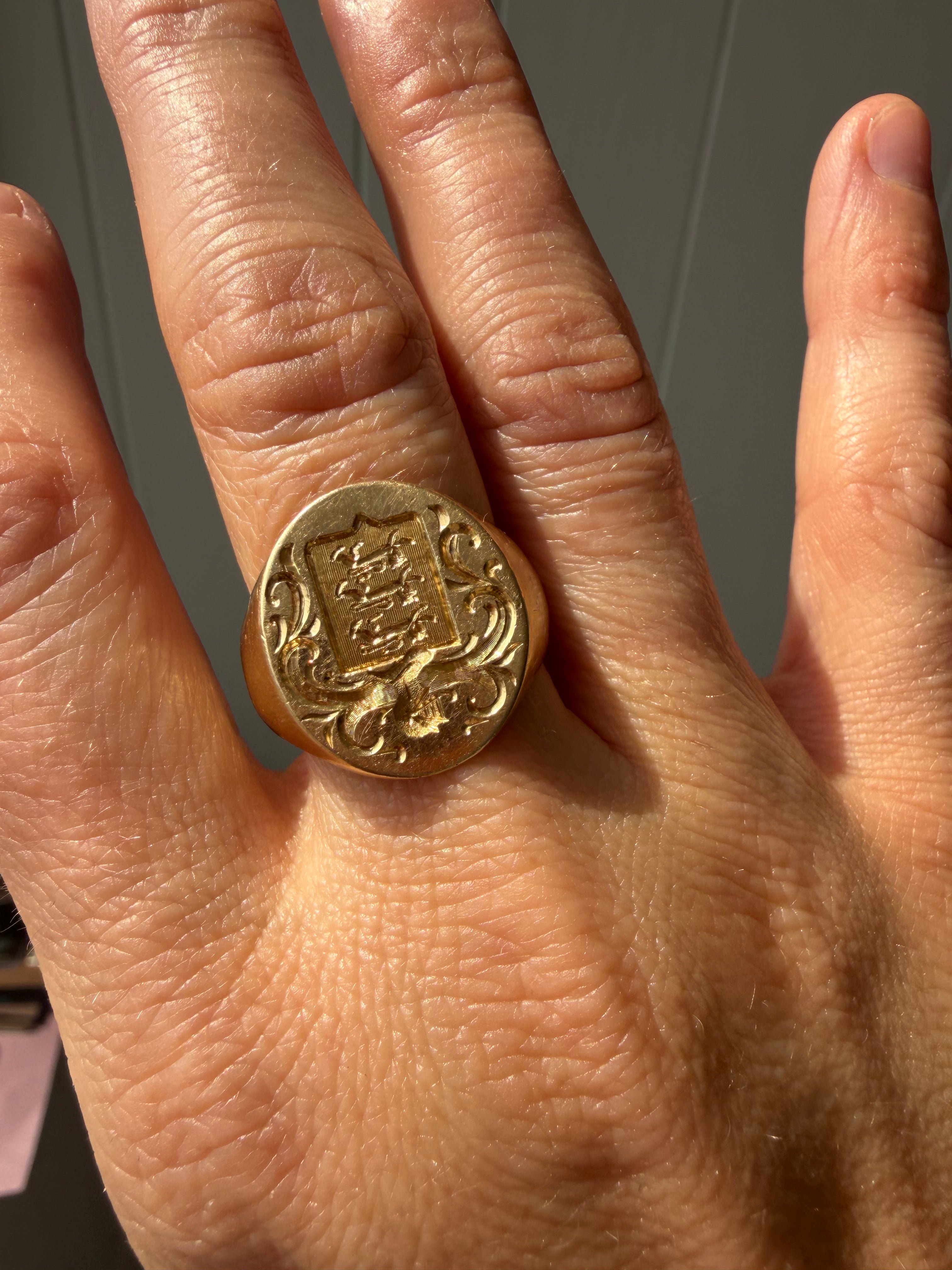 magnificent family crest signet