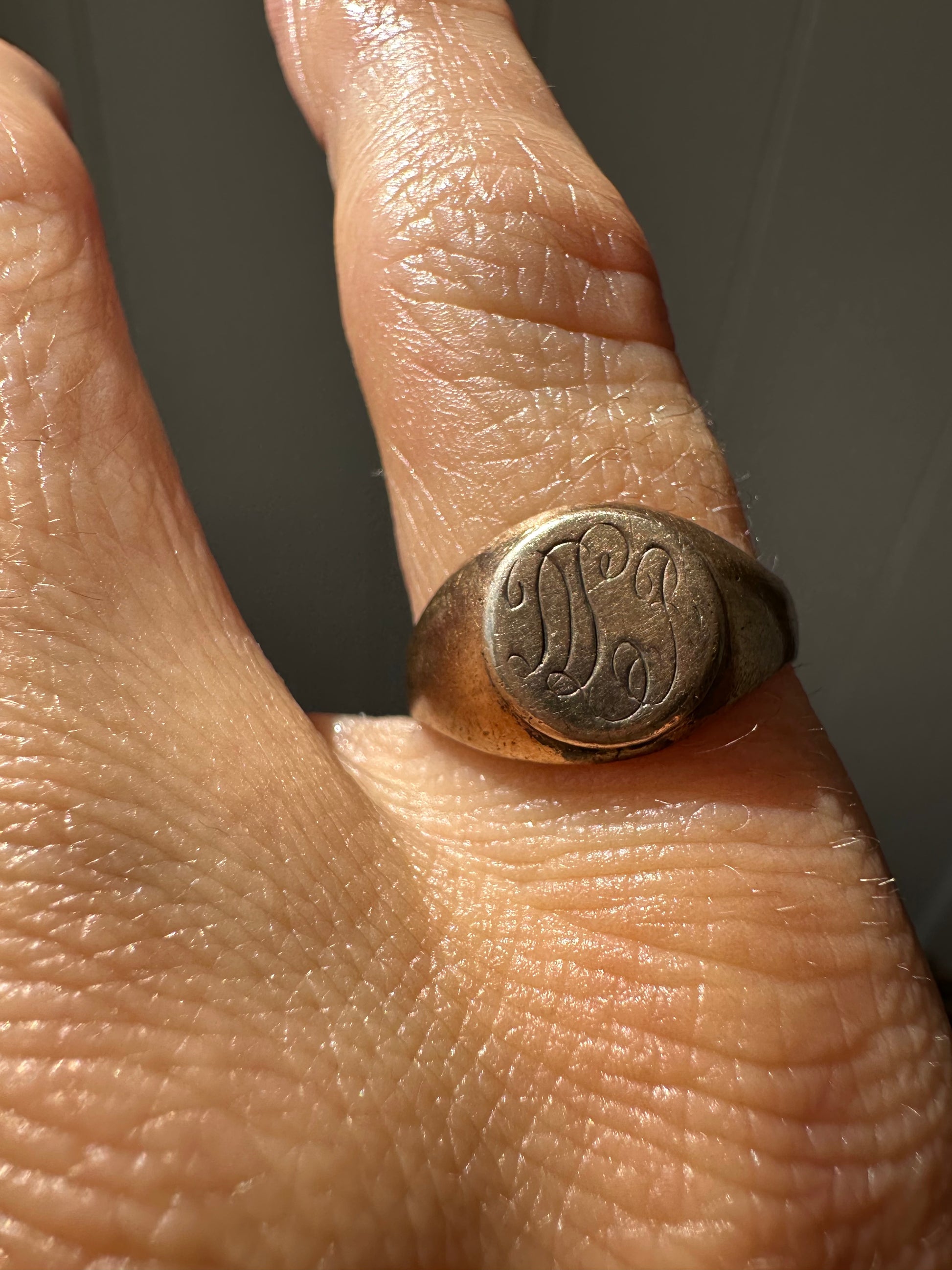 rosy round vintage signet