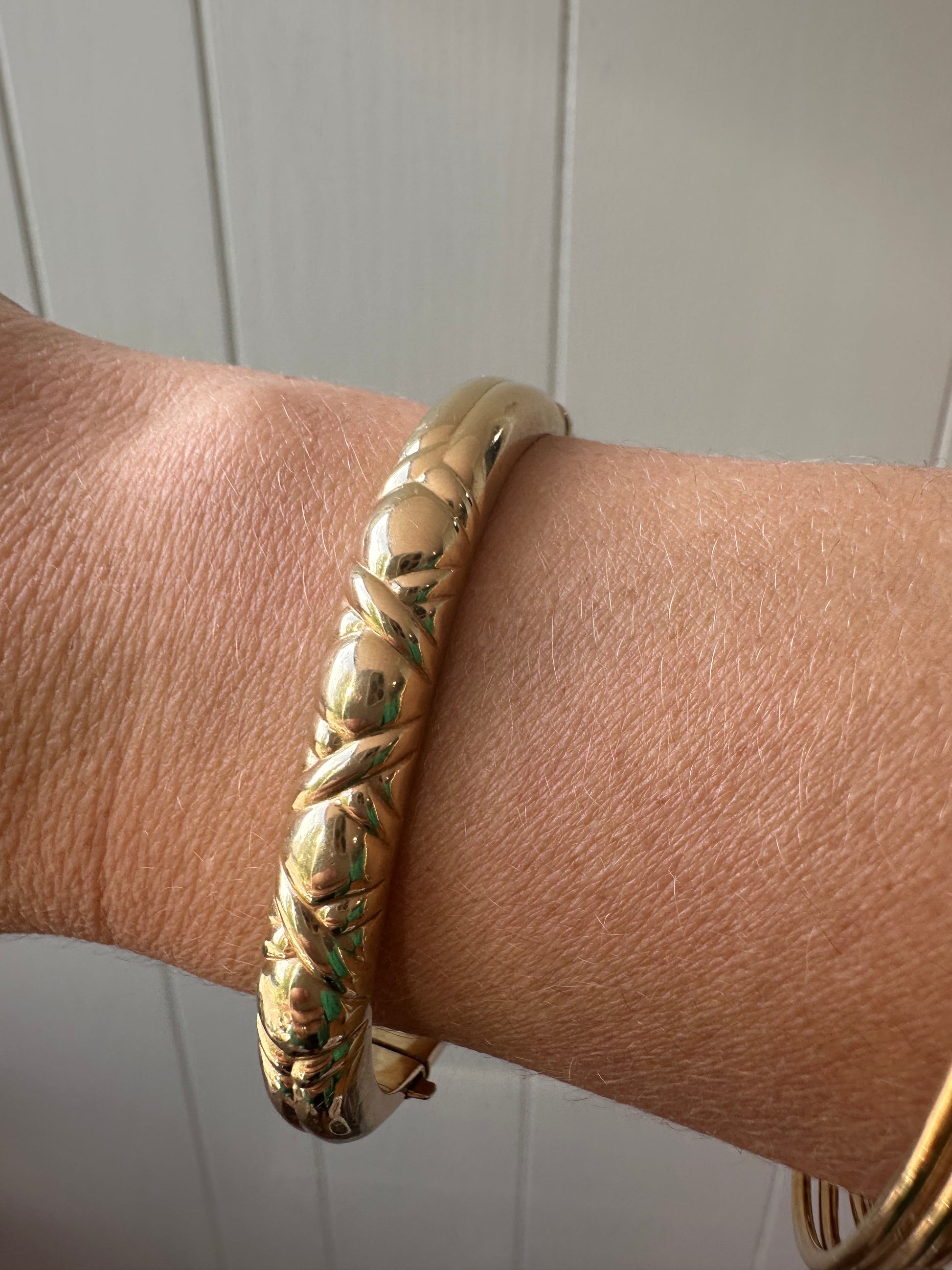 puffy xo bangle
