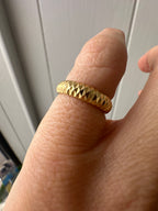 spikey 18k gold band