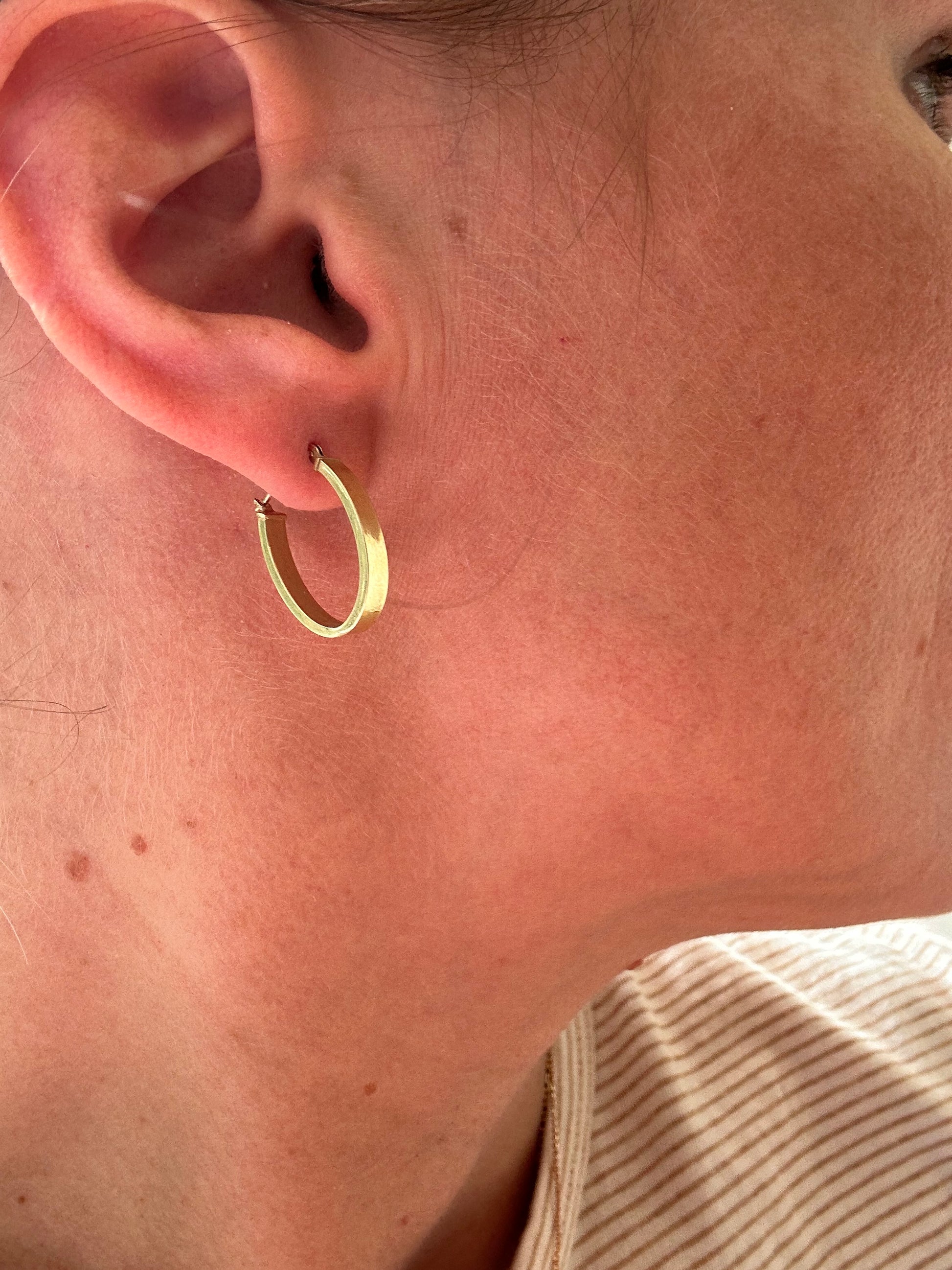 squared edge oval hoops