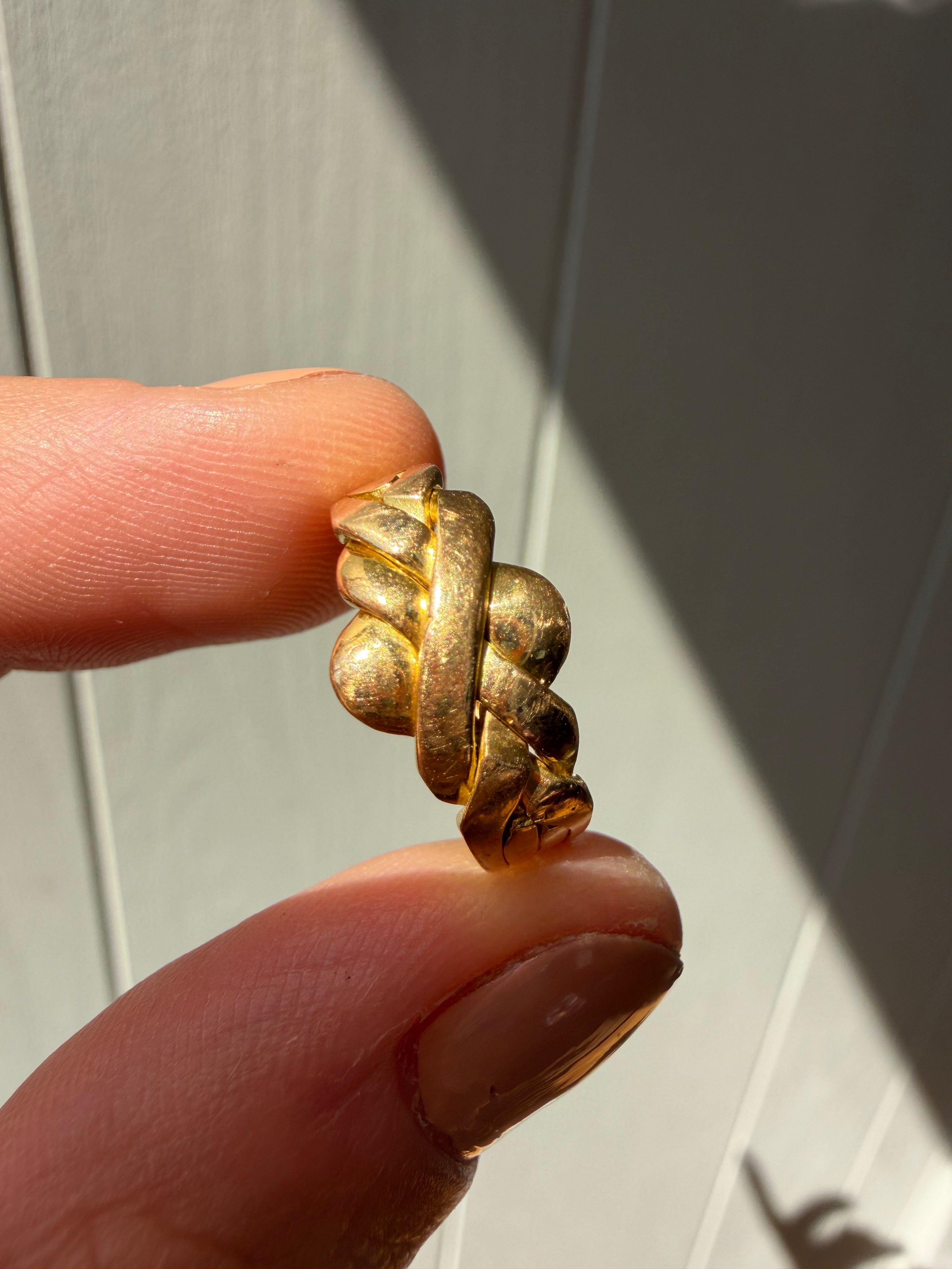 18k gold connected puzzle ring