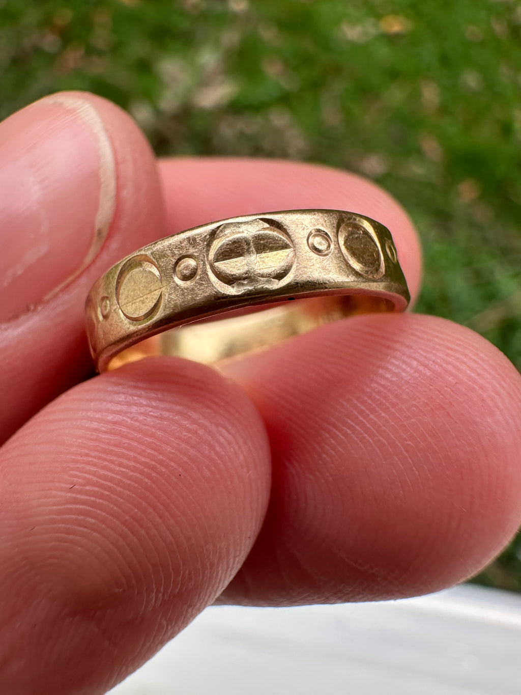 18k gold lock style eternity ring