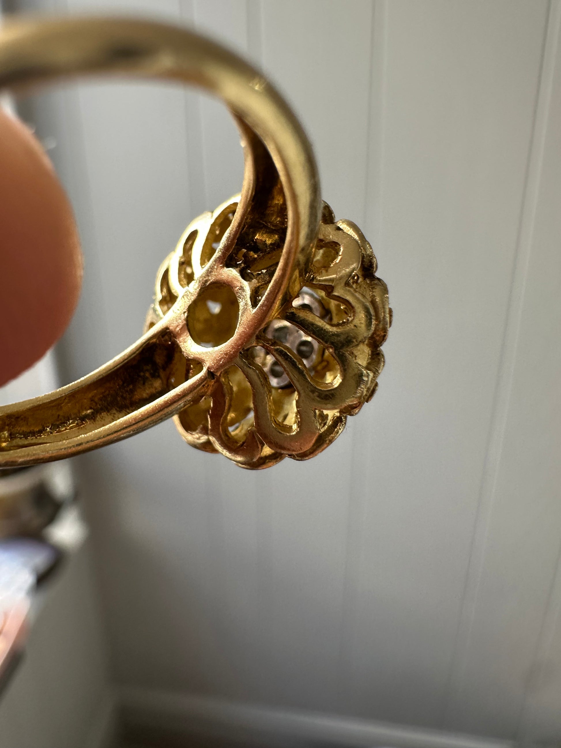 elegant 18k and diamond cocktail ring
