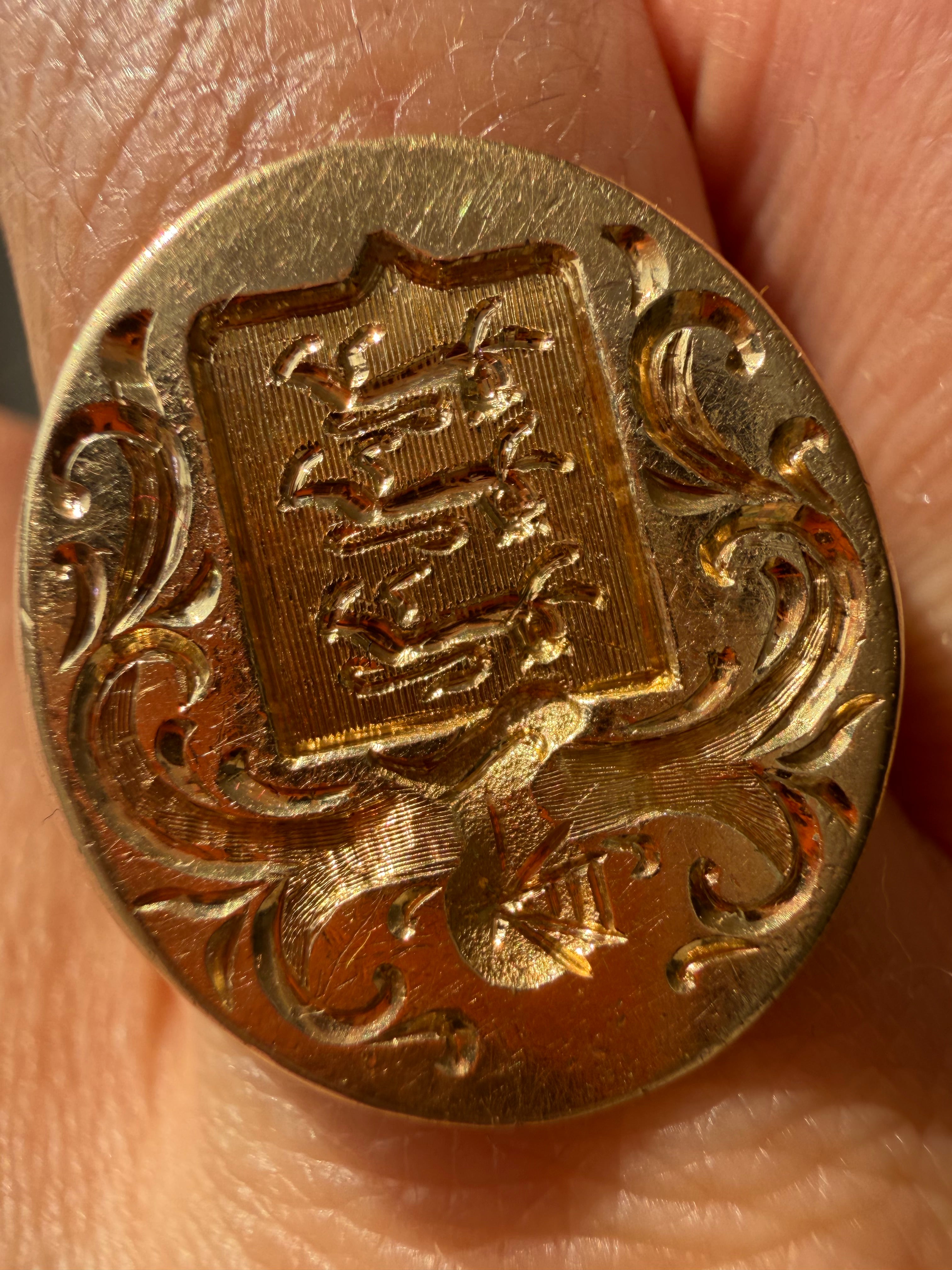 magnificent family crest signet