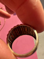 tapered ribbed ring
