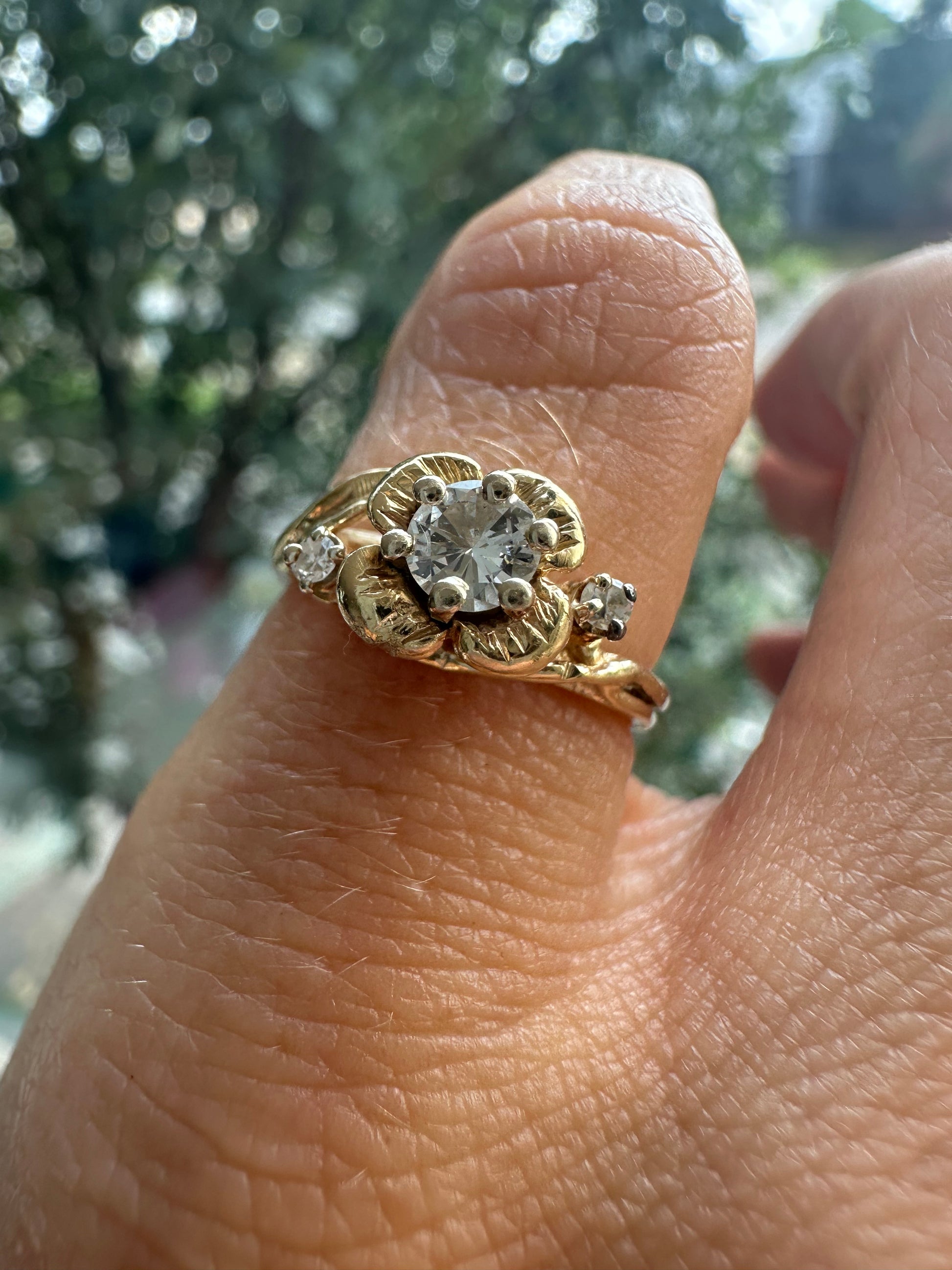 Vintage flower diamond ring