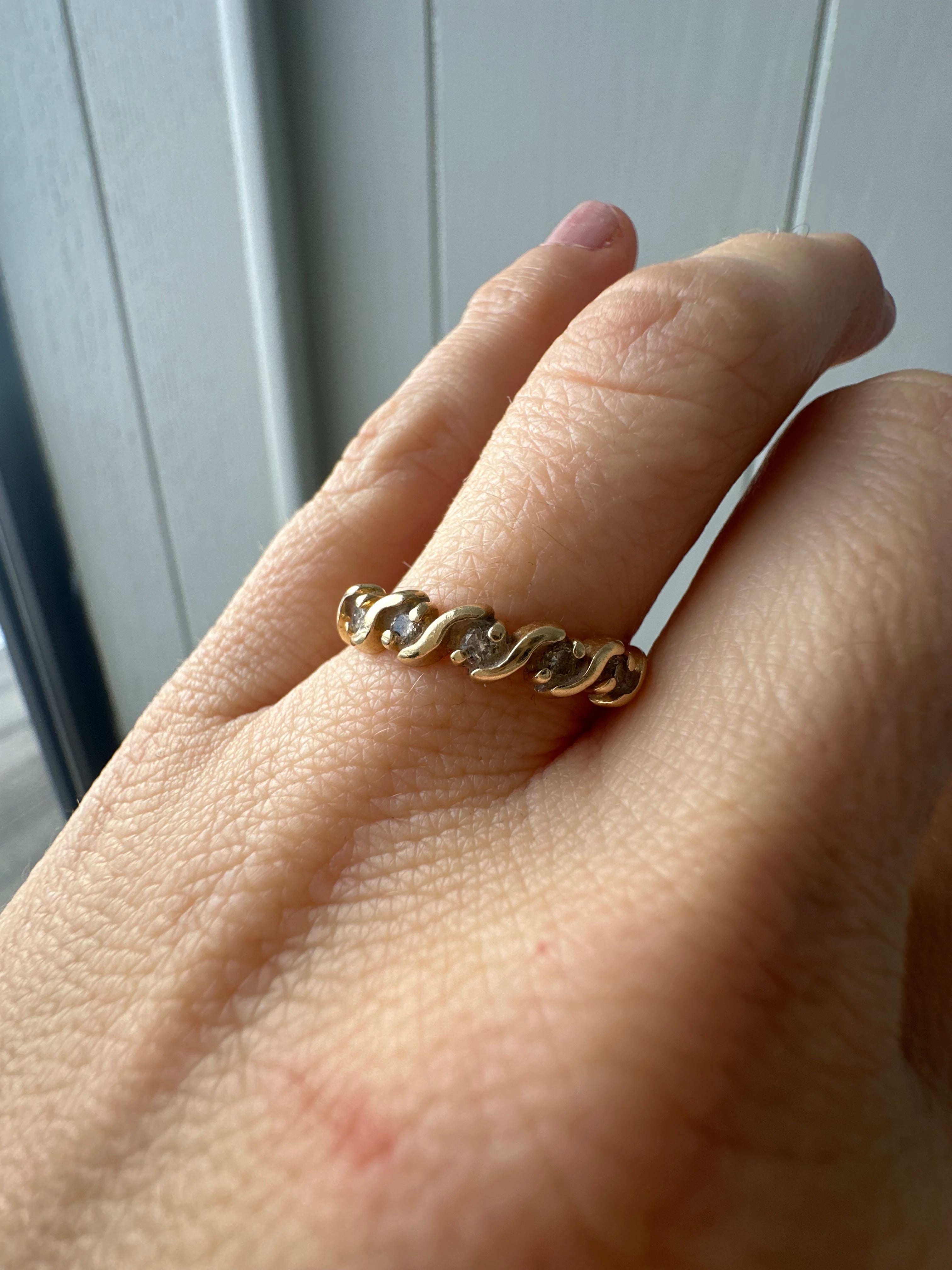 S band of diamonds