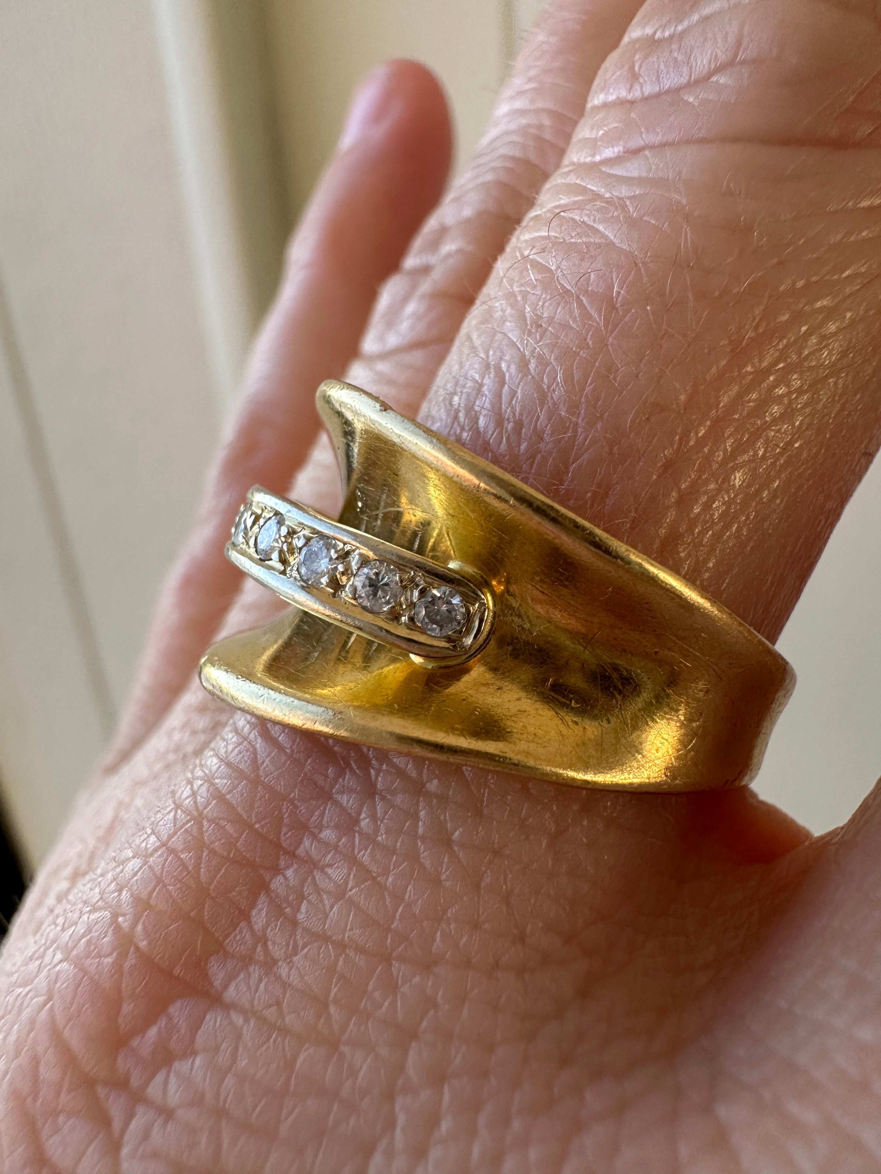 18k diamond saddle band