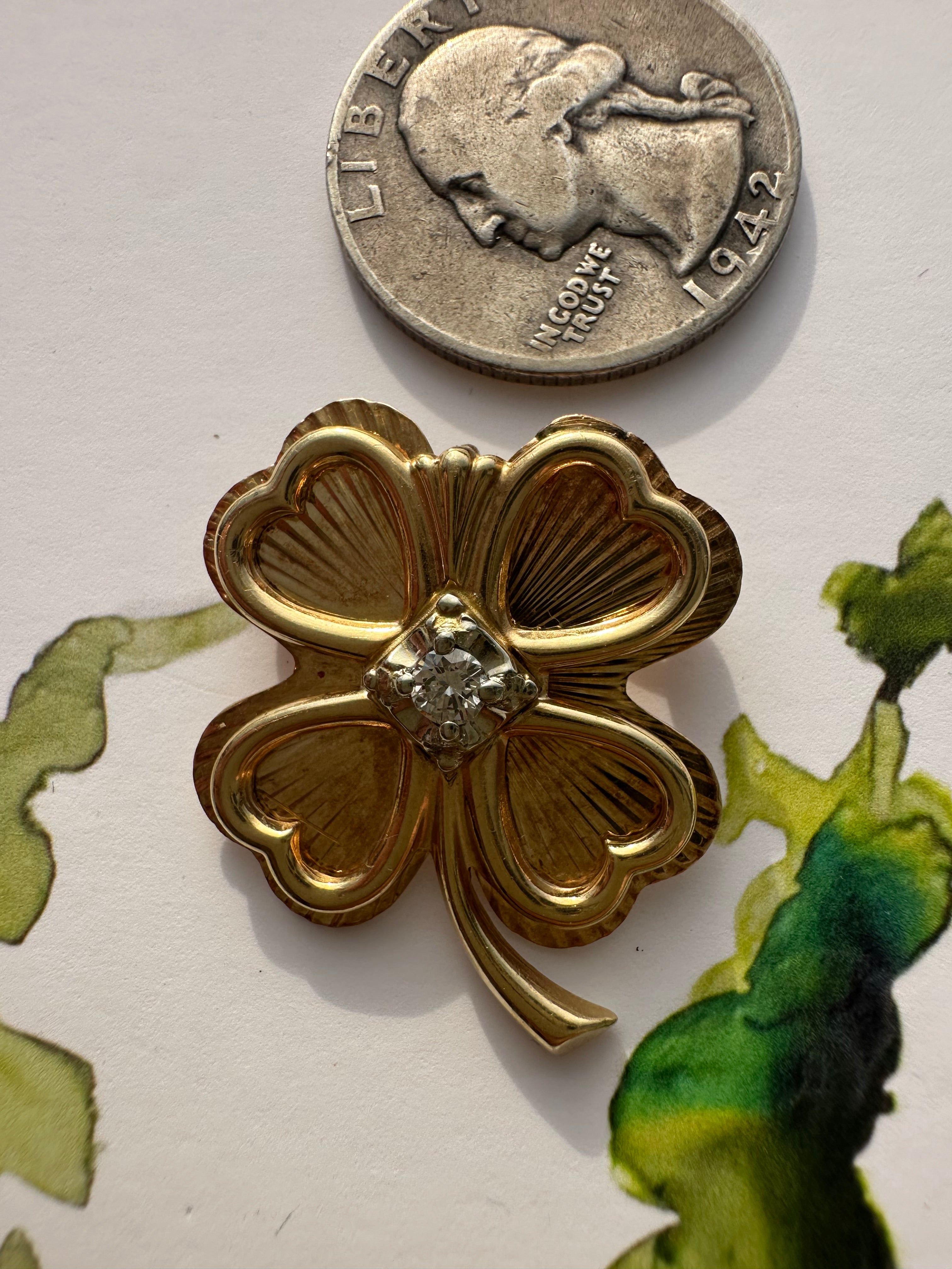 vintage 4 leaf clover with diamond center