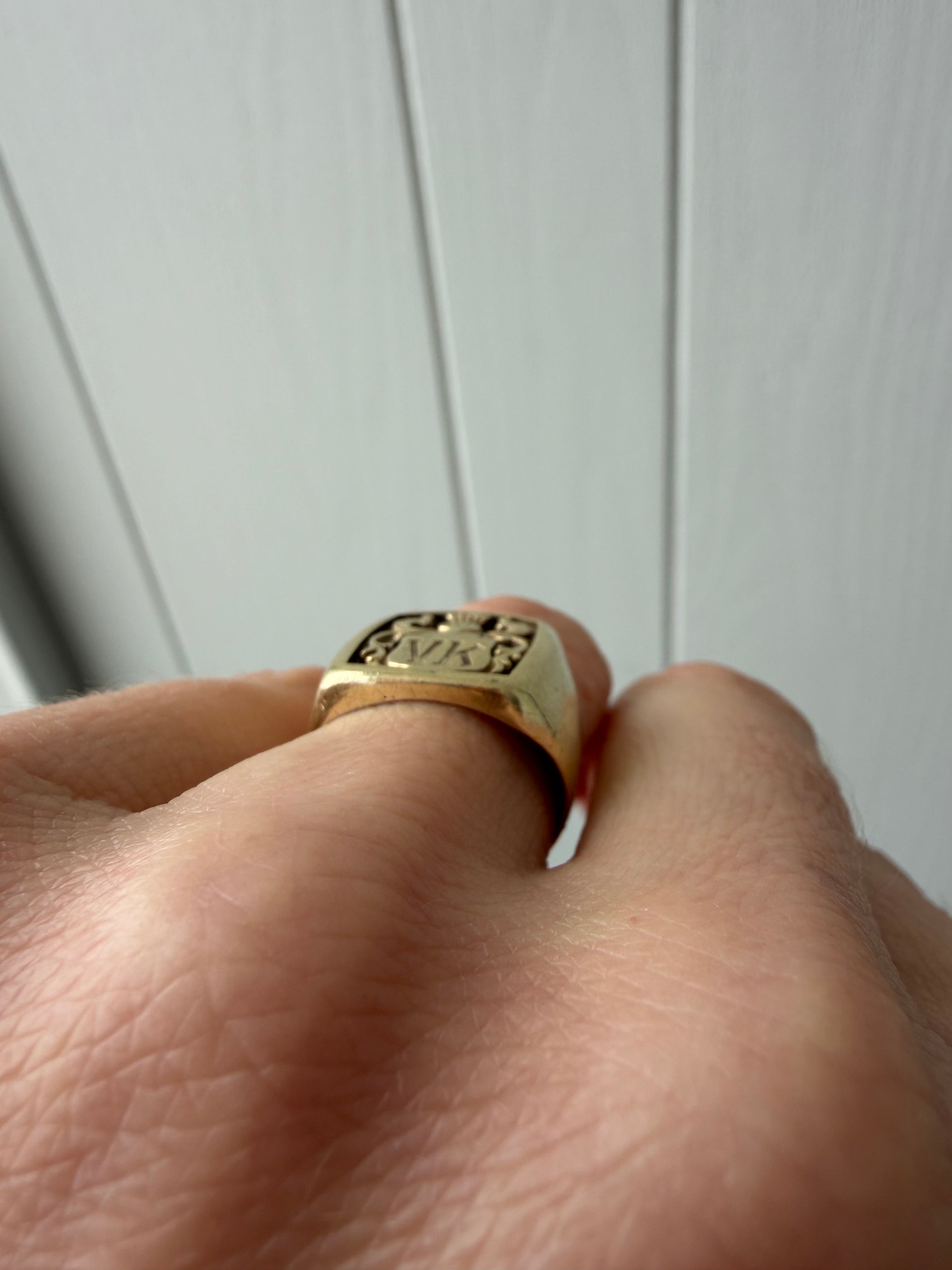 18k gold signet with VK