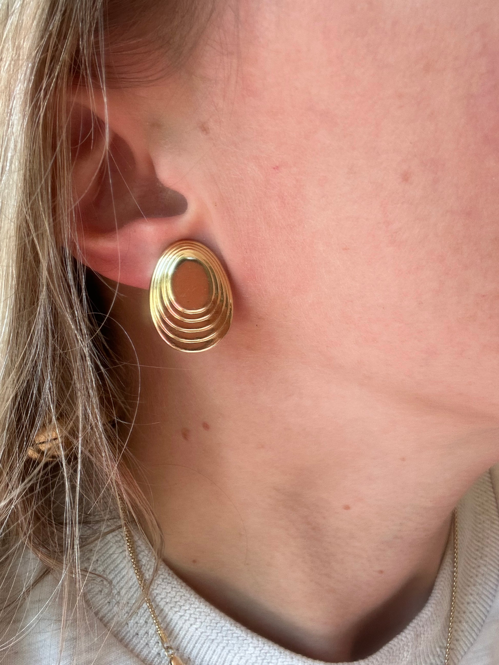 ribbed oval omega back earrings