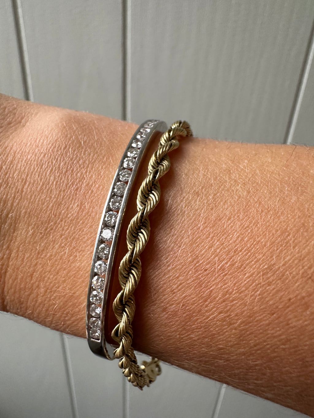 18k white gold diamond bangle
