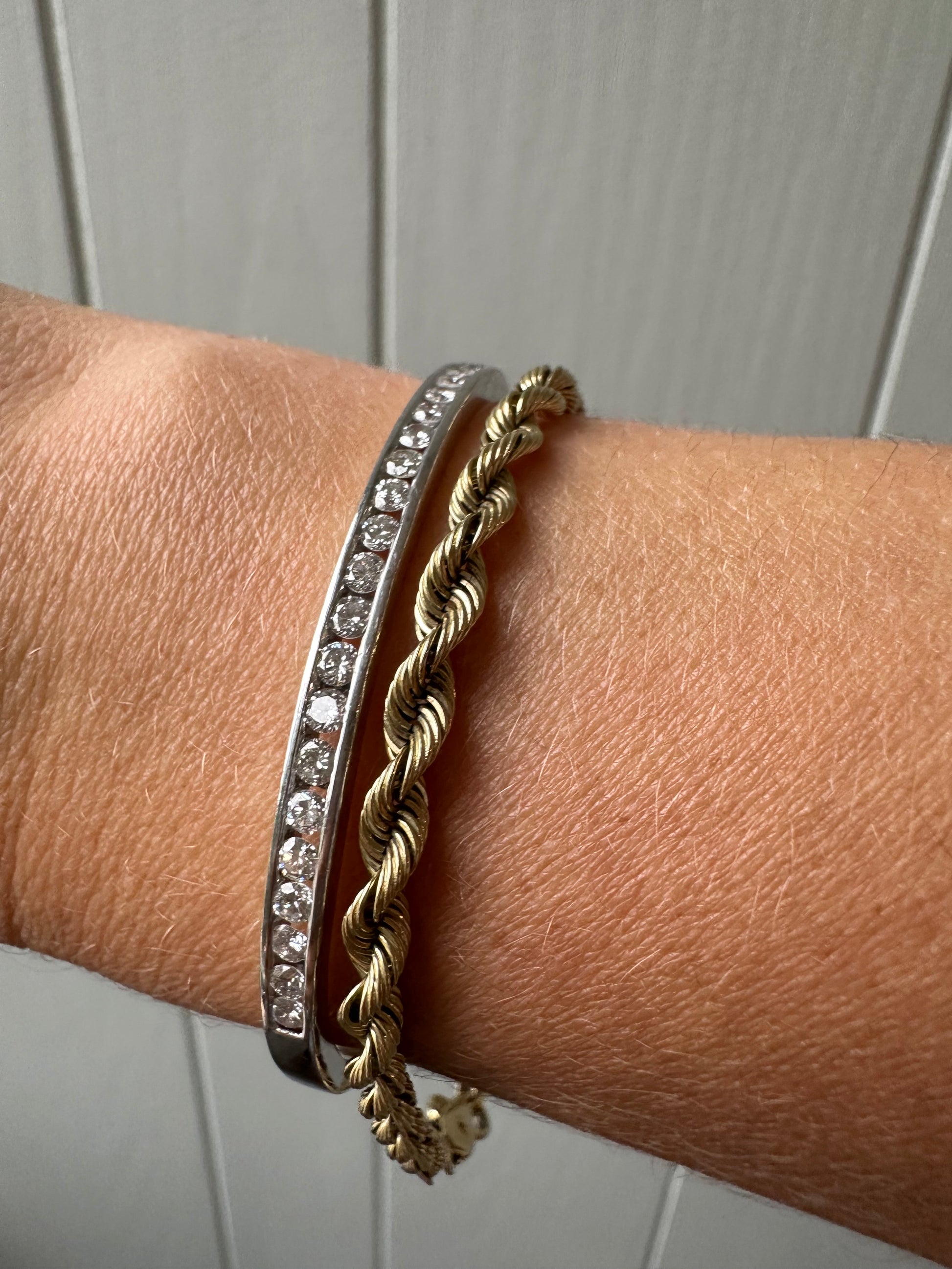 18k white gold diamond bangle