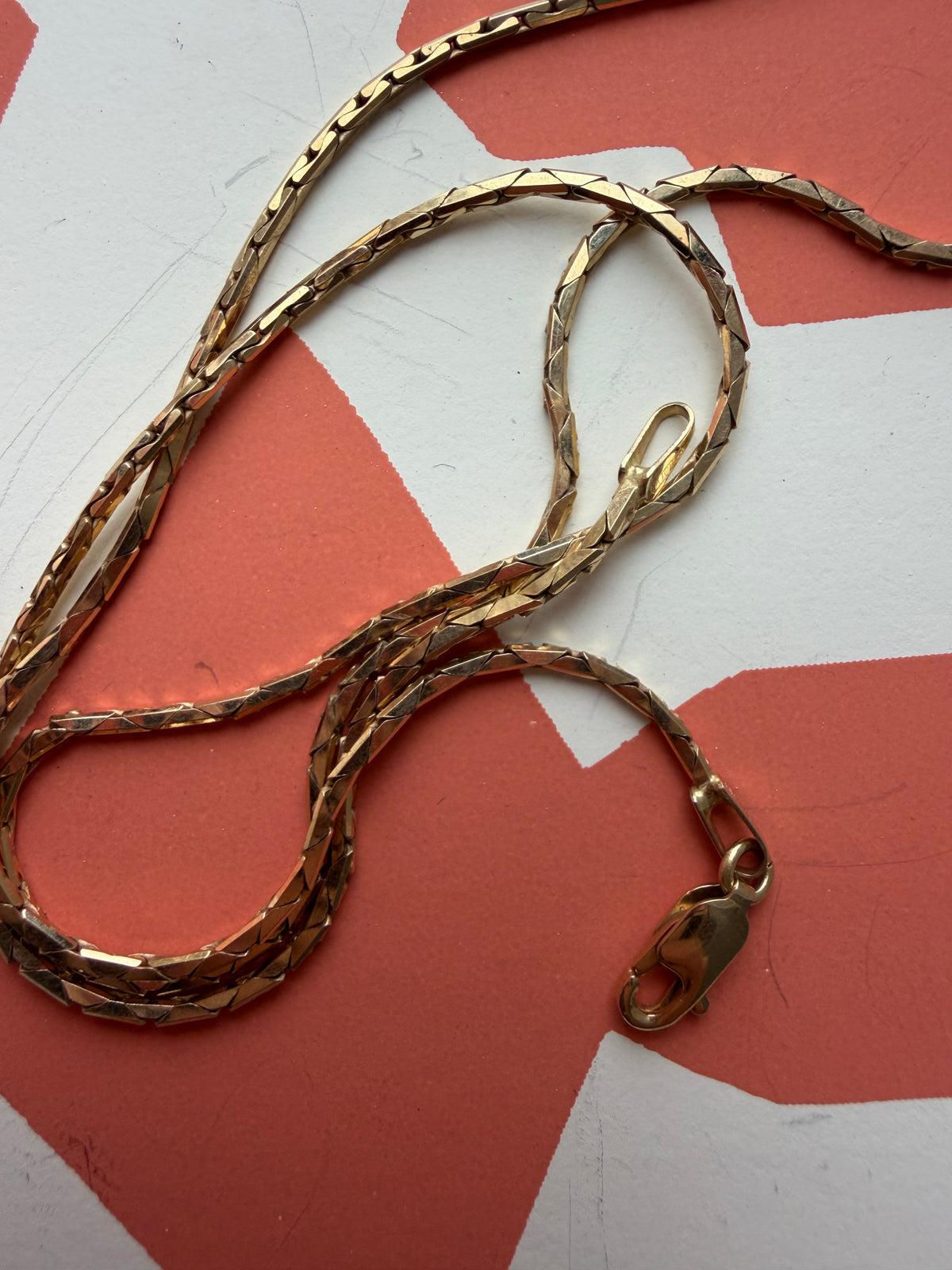 18.25" long triangle link chain
