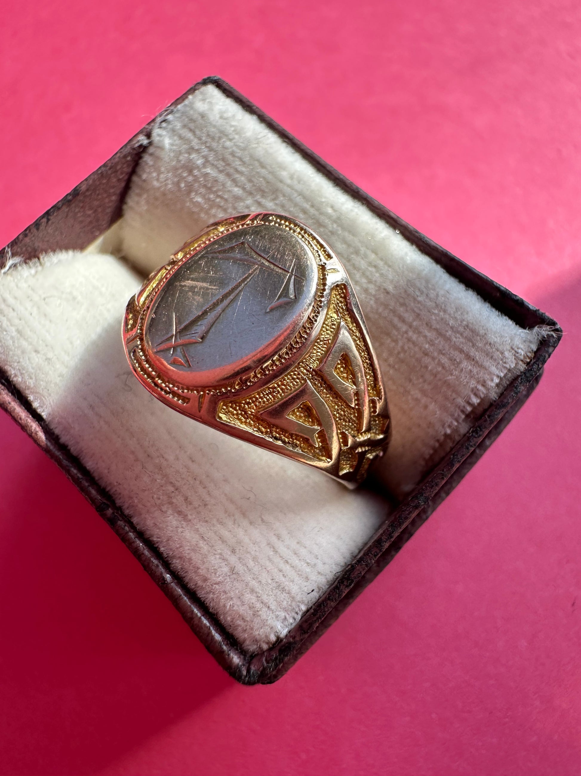 signet engraved T