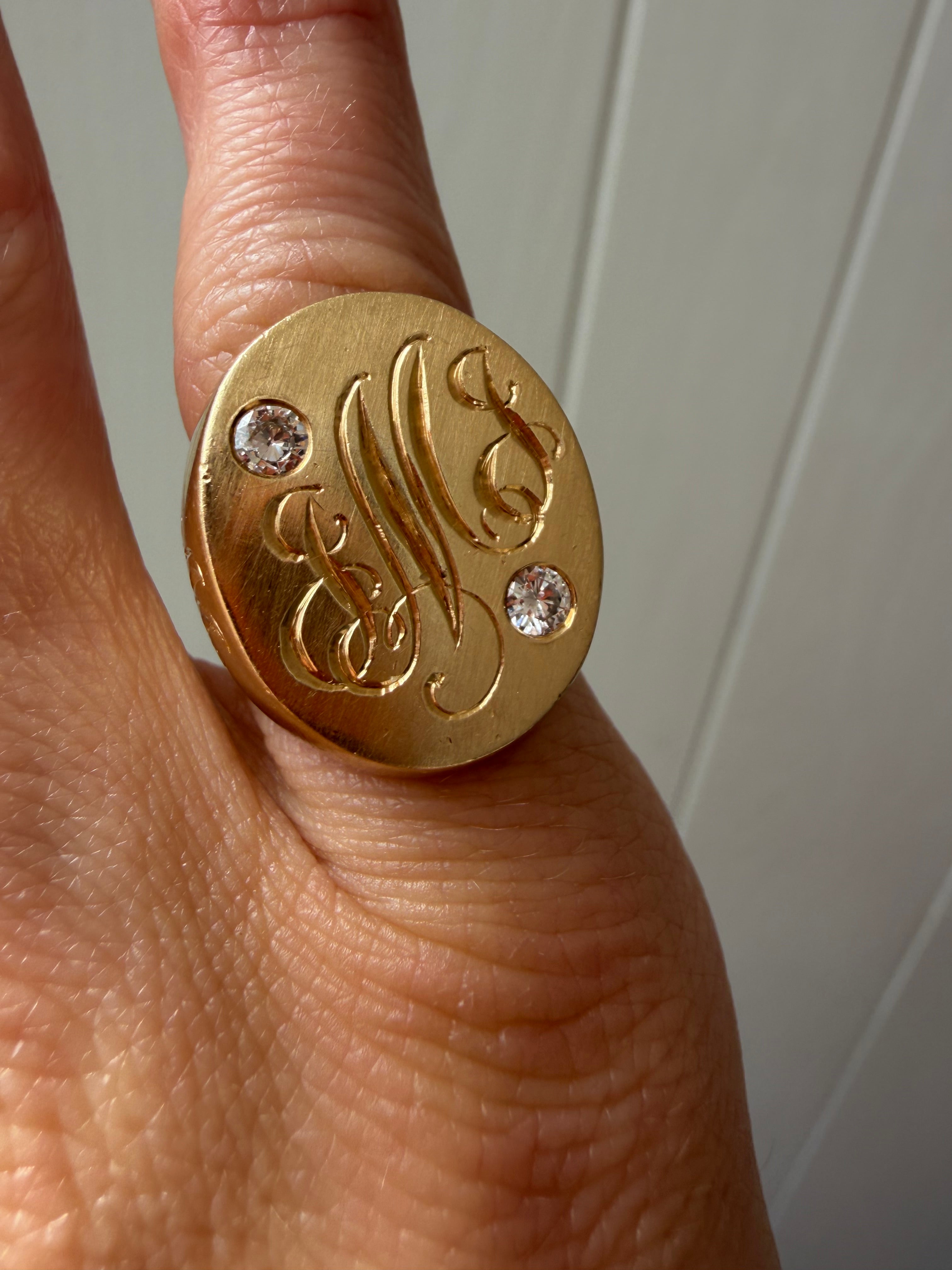 MAJOR monogrammed signet ring