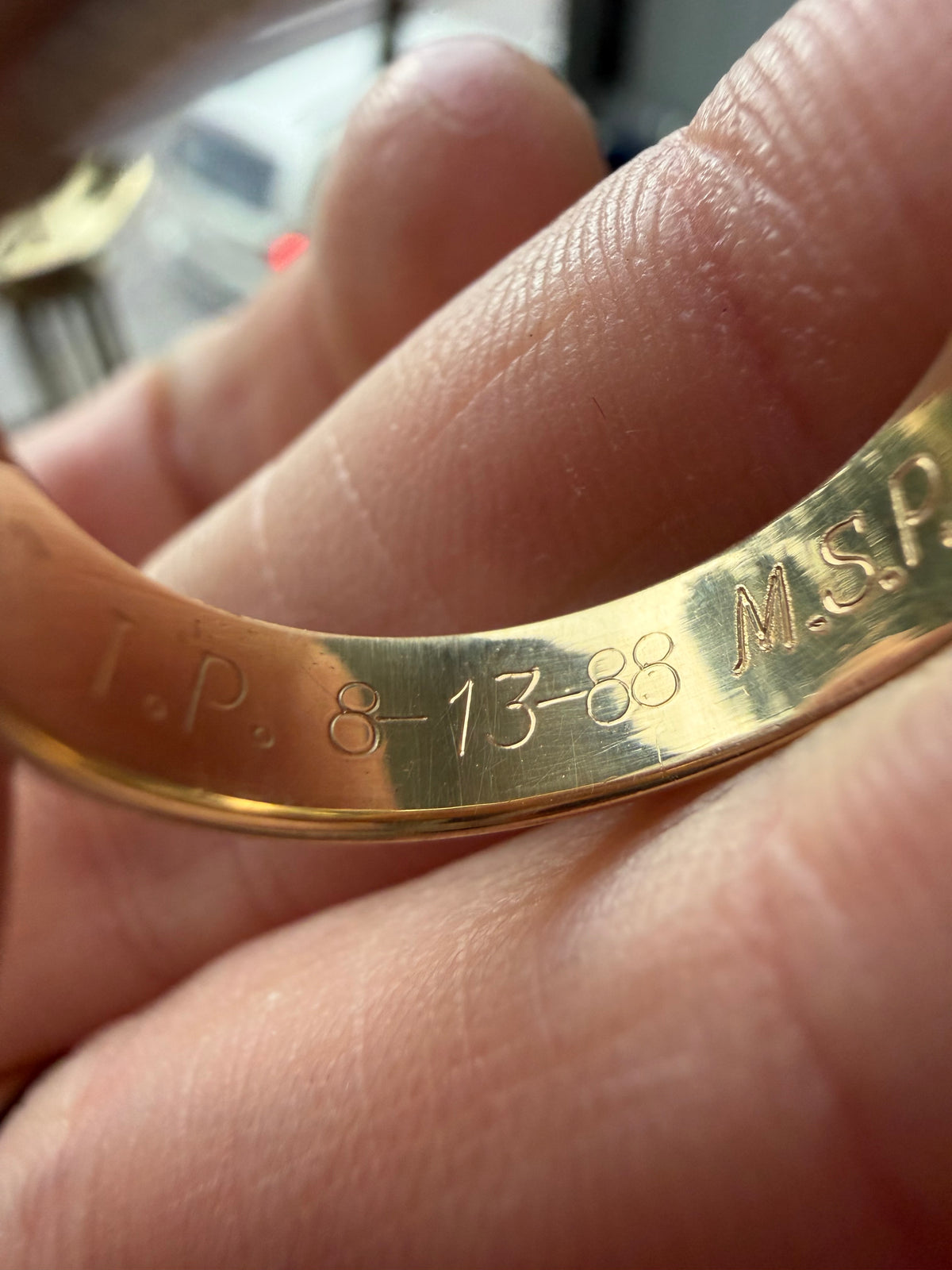 milgrain edge band with burst set diamond