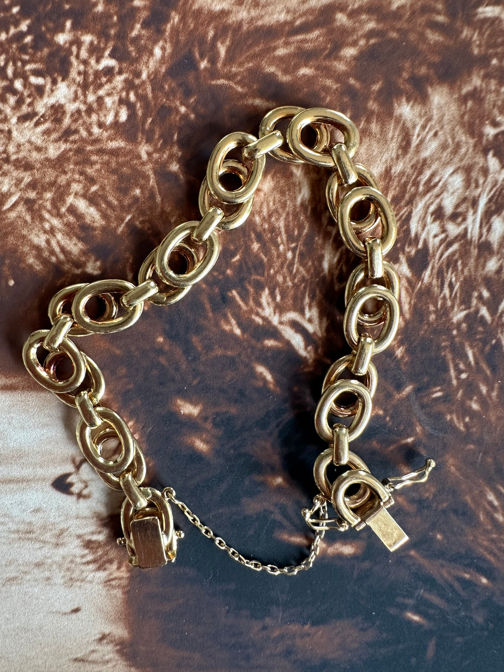 Interlocking O Bracelet