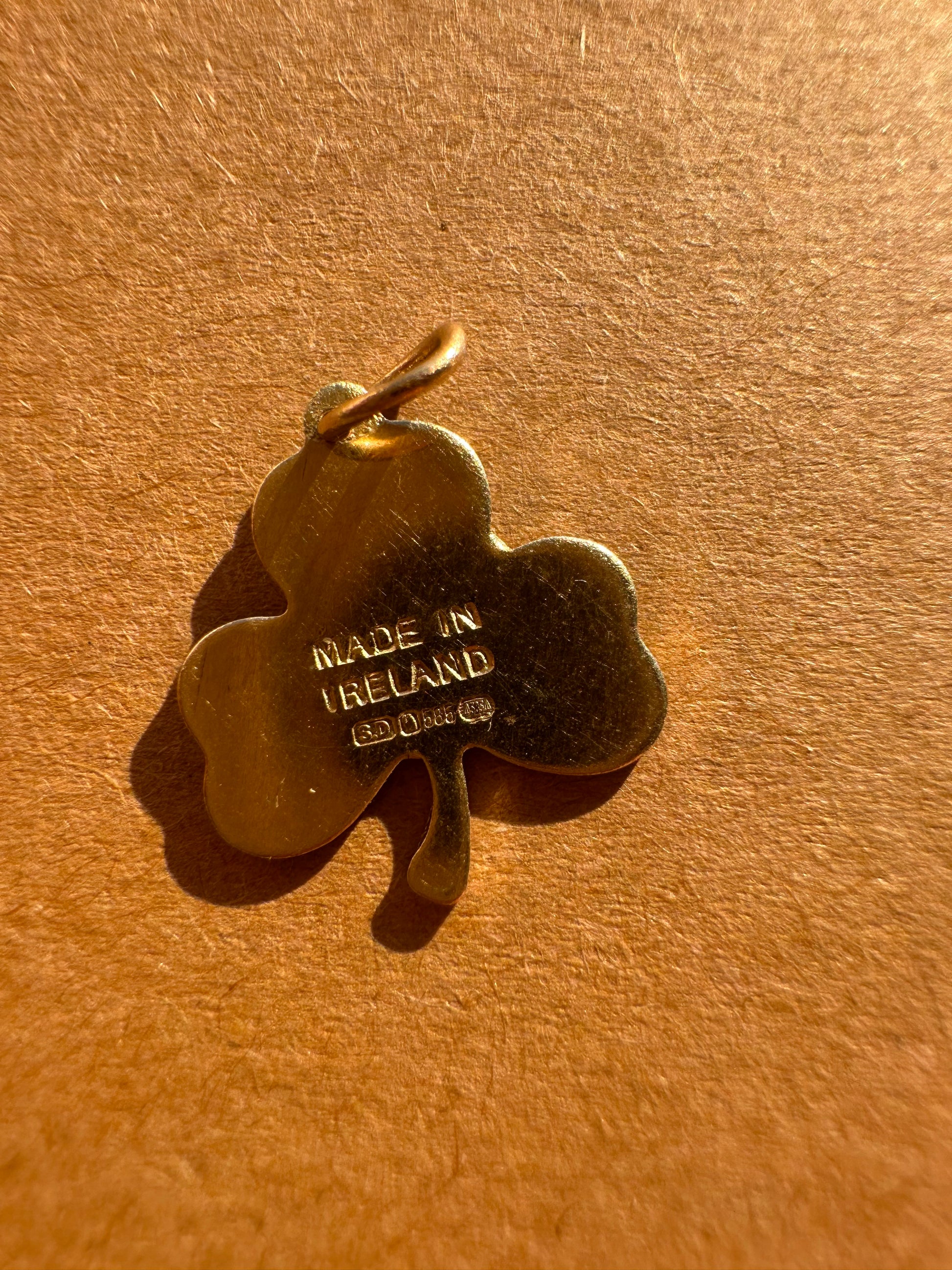 sanddollar - zuni bear - fluted clover charm