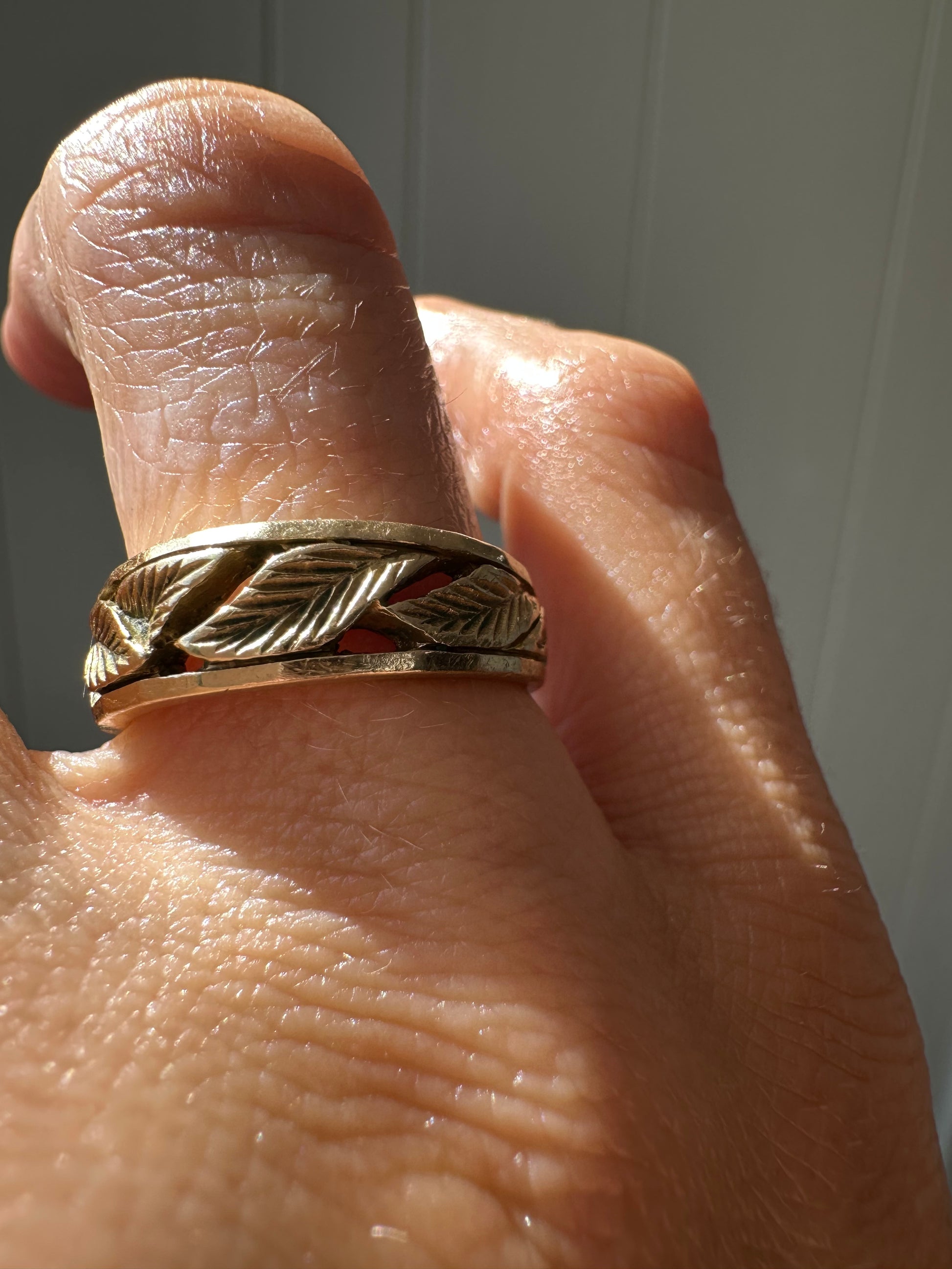 textured leaf band