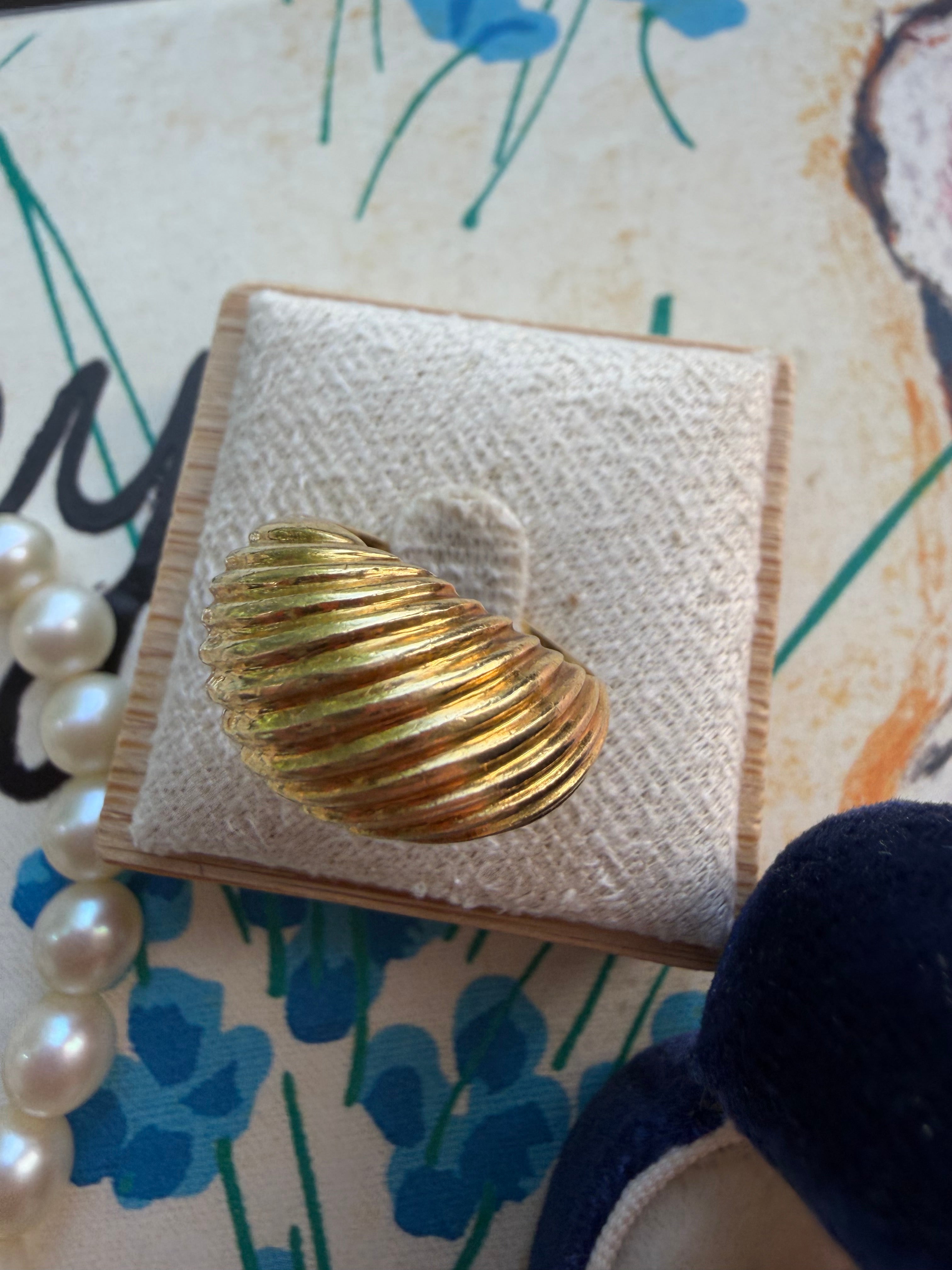 18k croissant ring