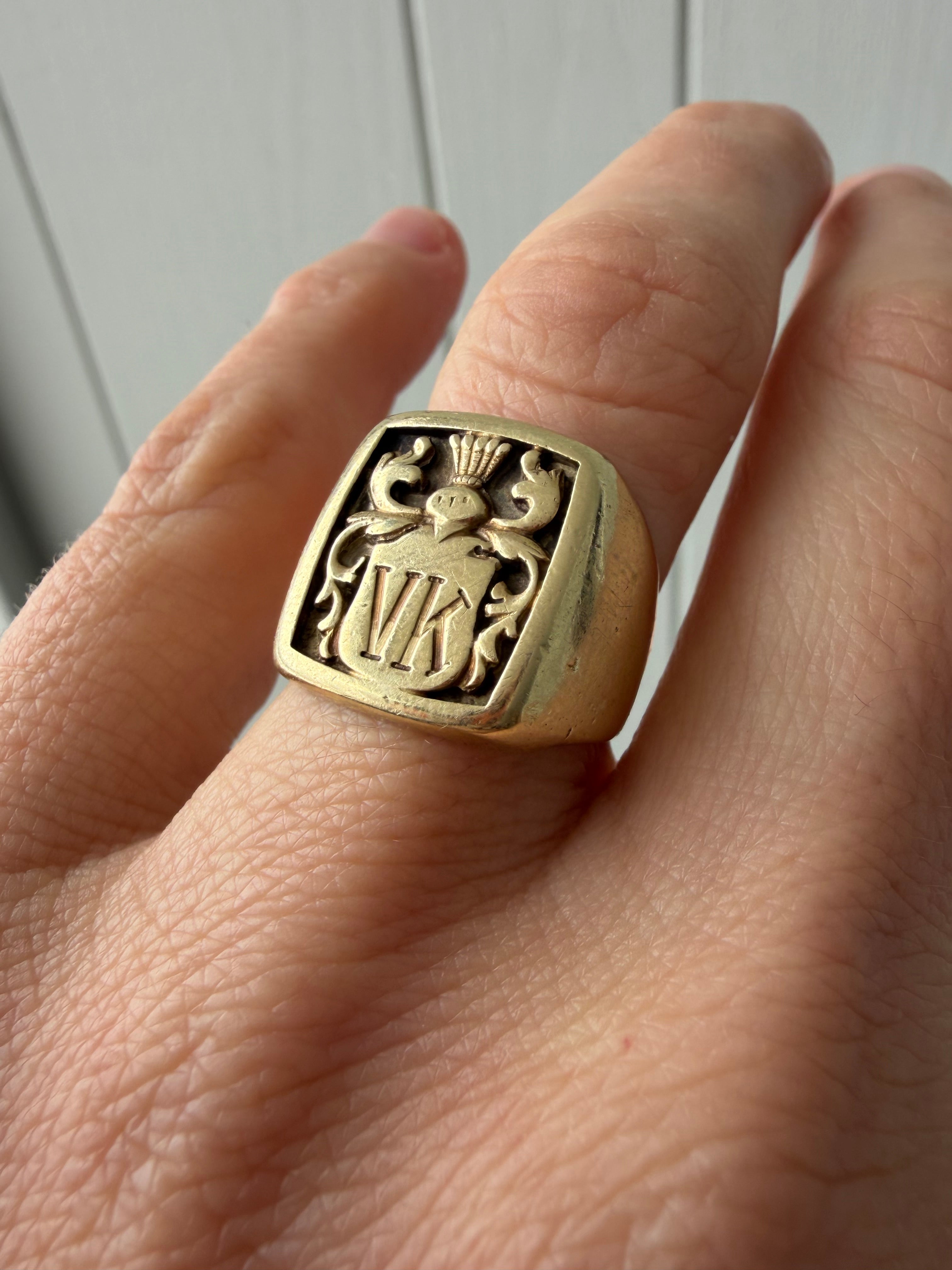 18k gold signet with VK