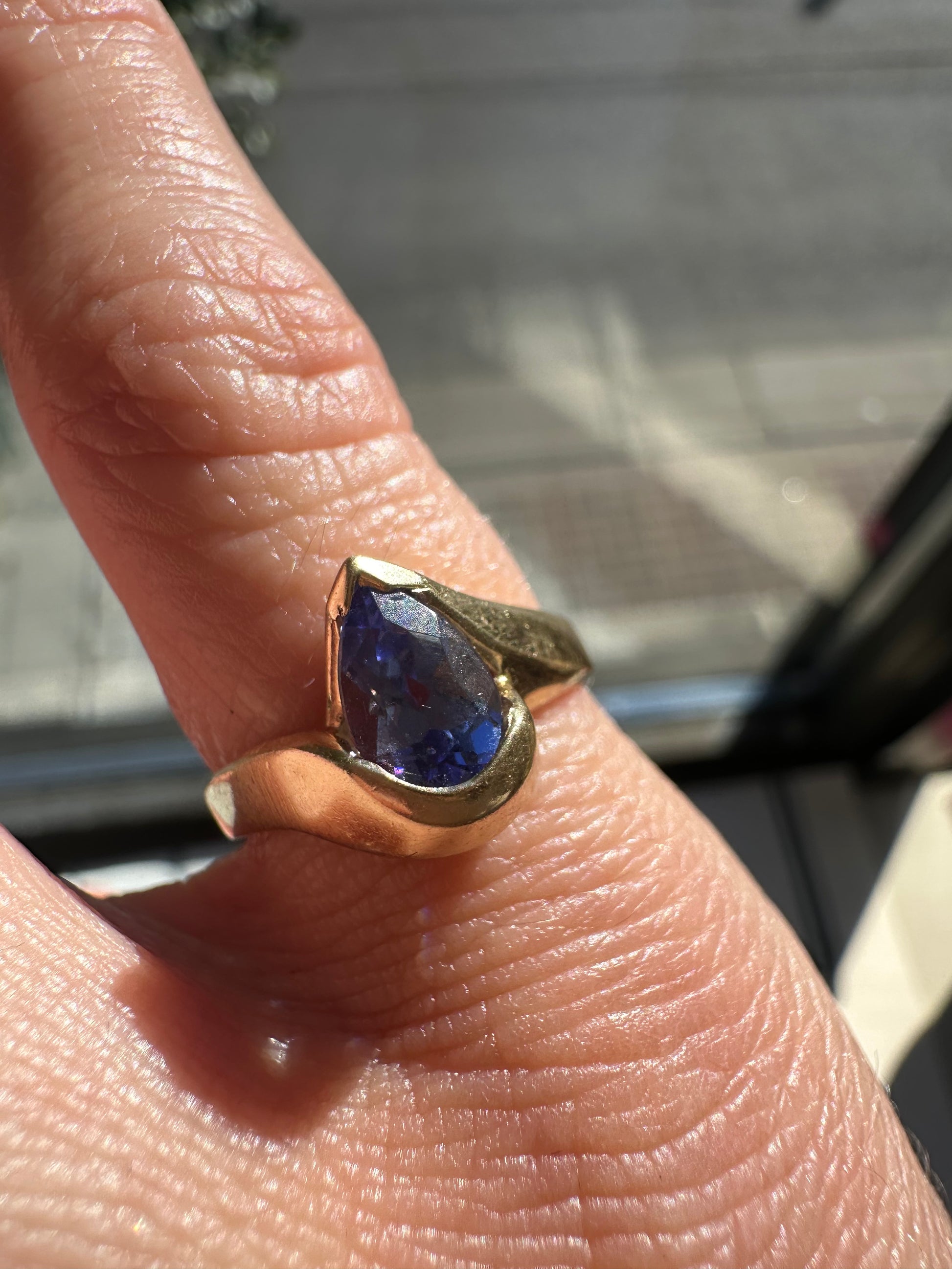 pear shape tanzanite ring