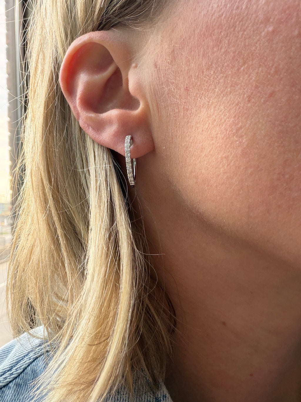 18k white gold diamond click-in .75" hoops