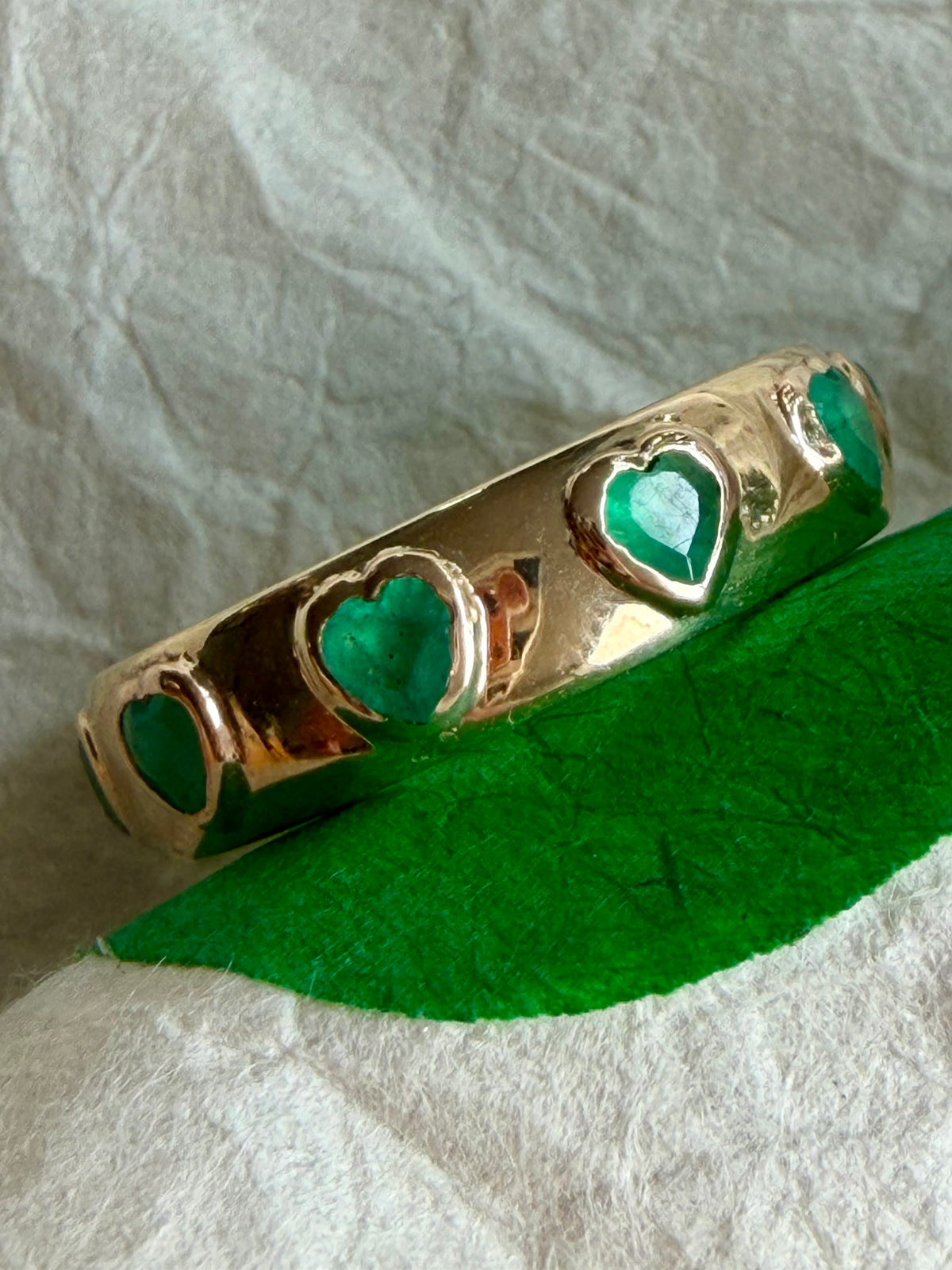 The Emerald Karat THE VERDE LOVE natural emerald heart eternity band