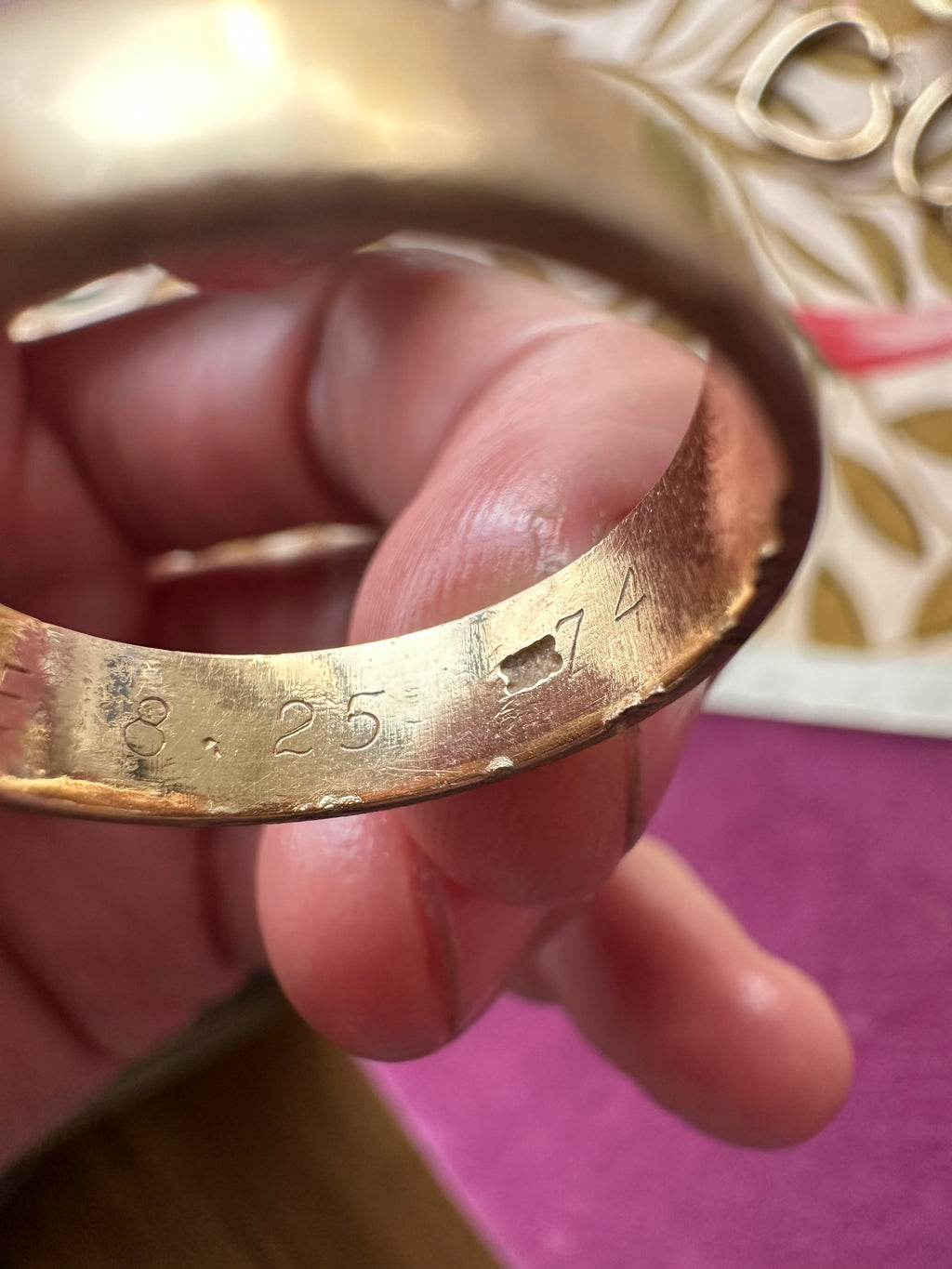 1974 pipecut gold band size 9 // 5.4mm