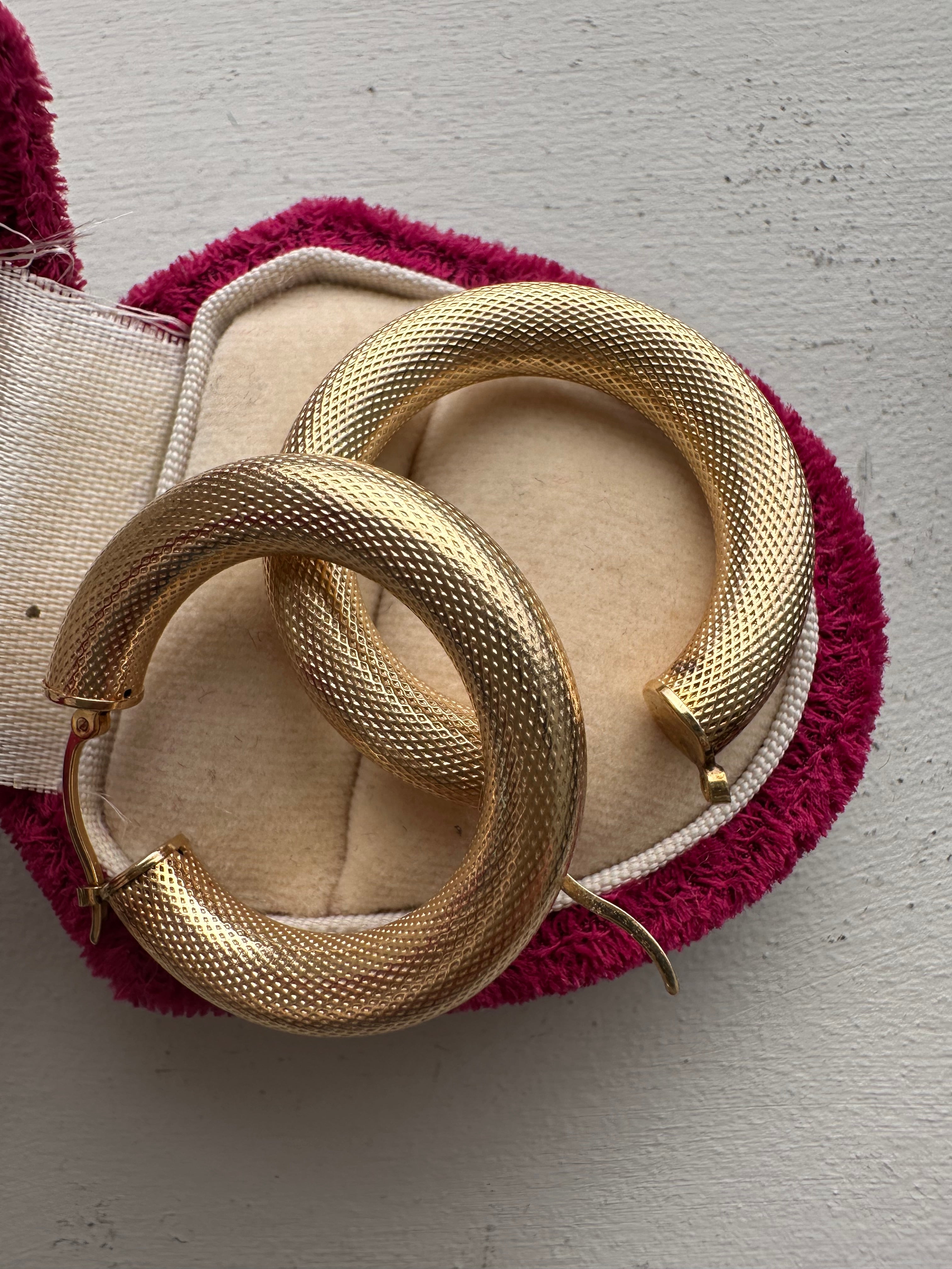 knurled texture tube hoops