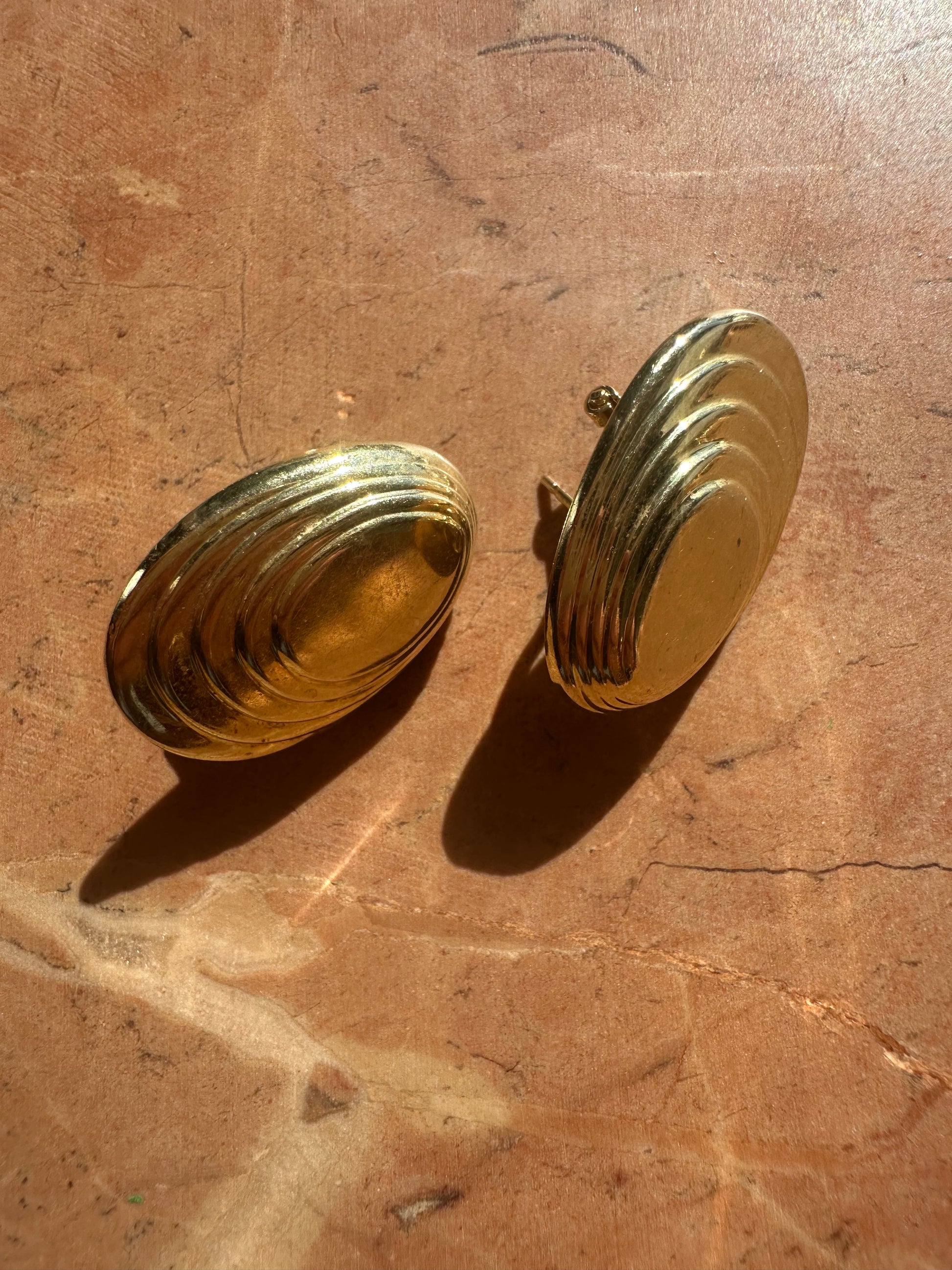 ribbed oval omega back earrings