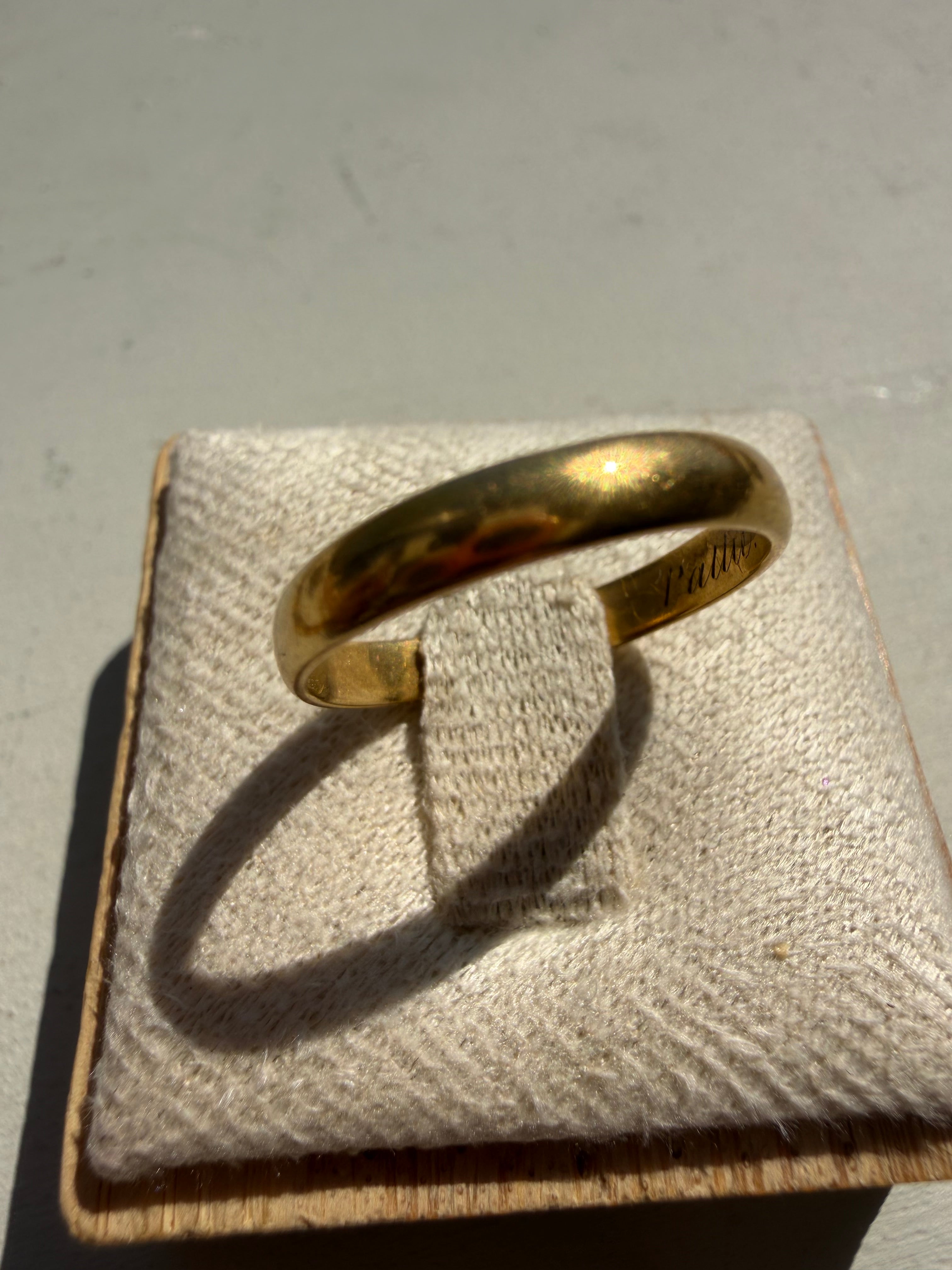 18k gold band engraved PATTIE