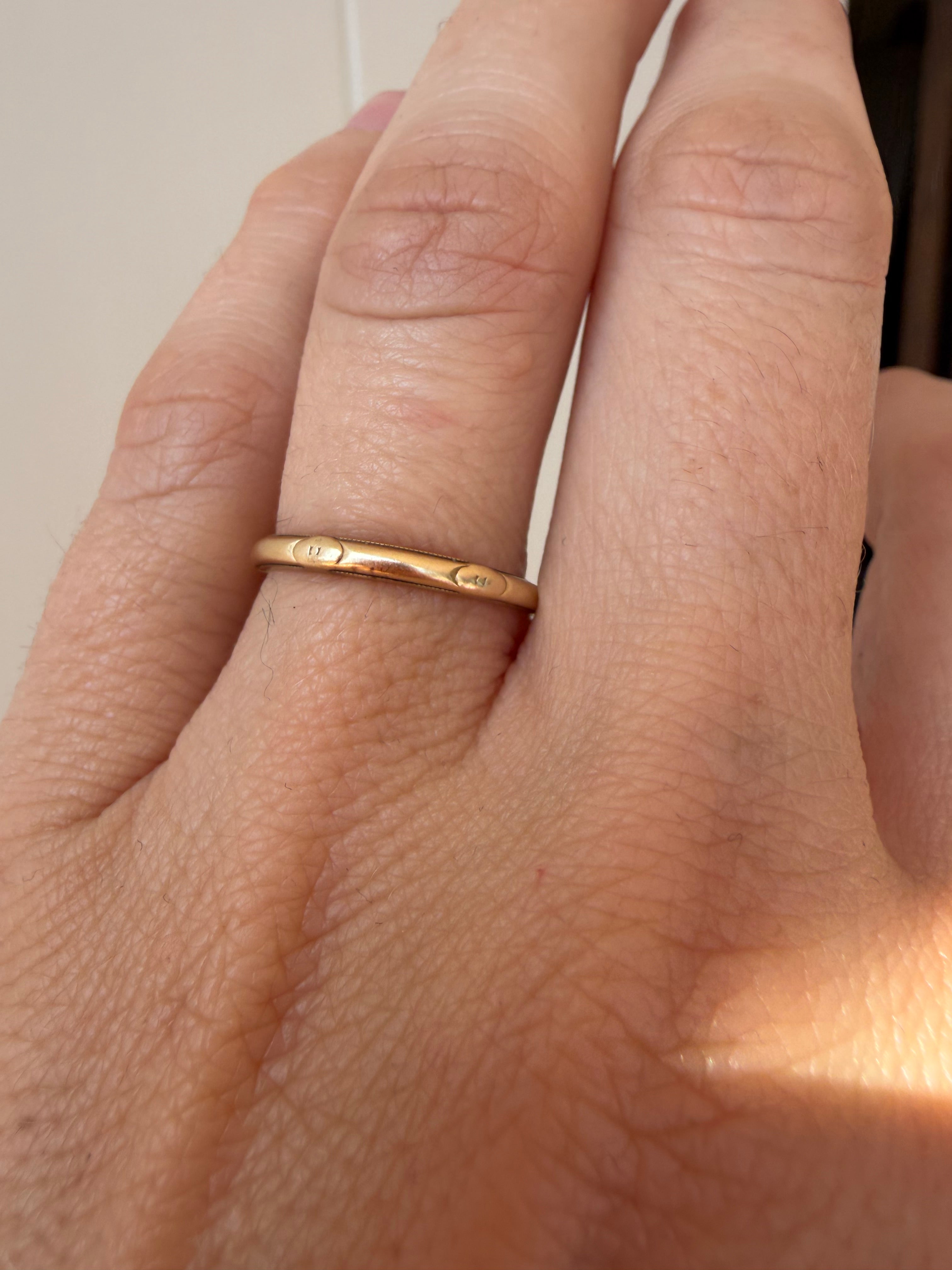 vintage patterned eternity band circa 1948