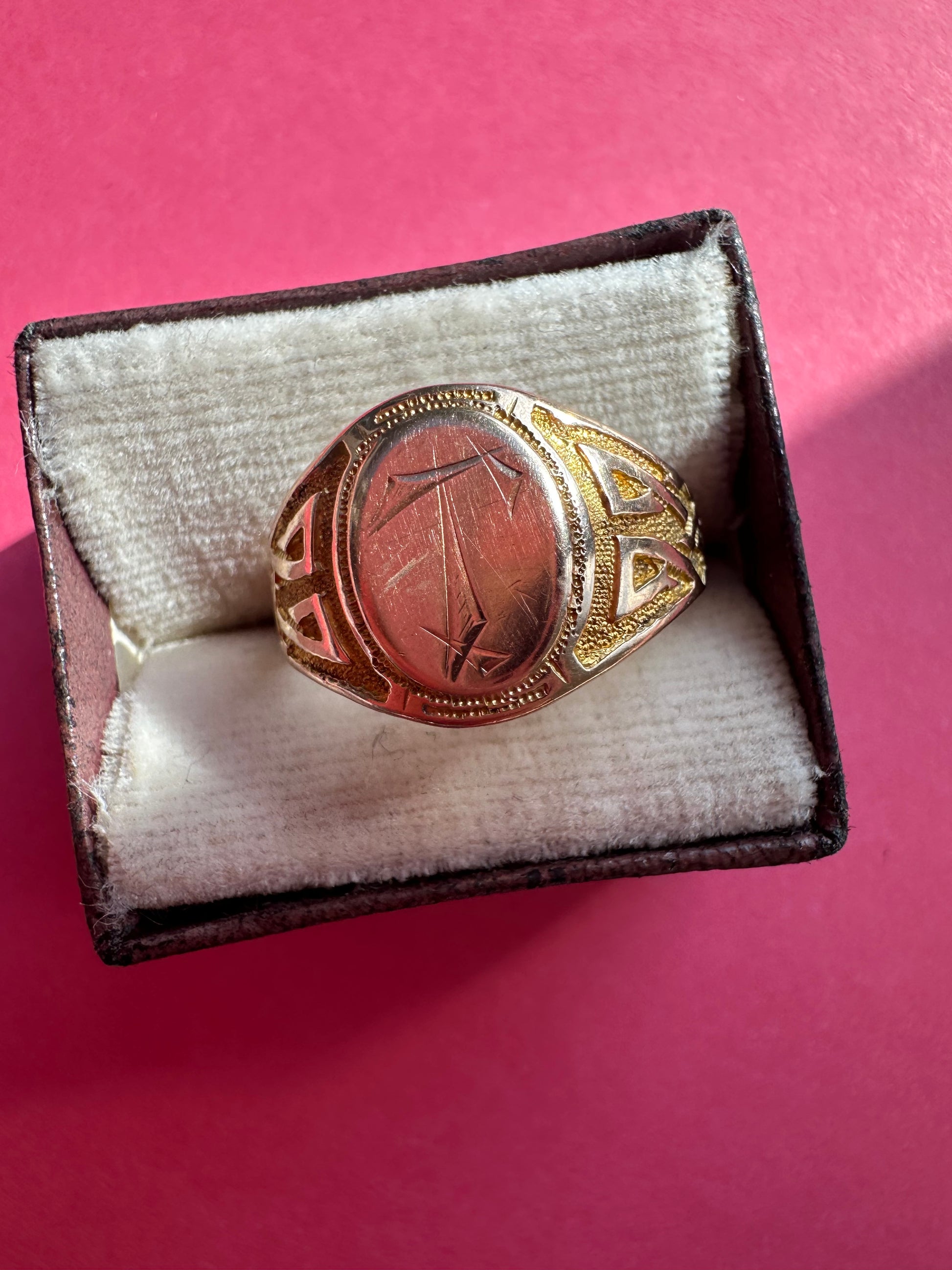 signet engraved T