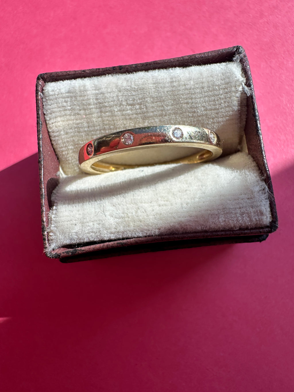 flush set diamond band