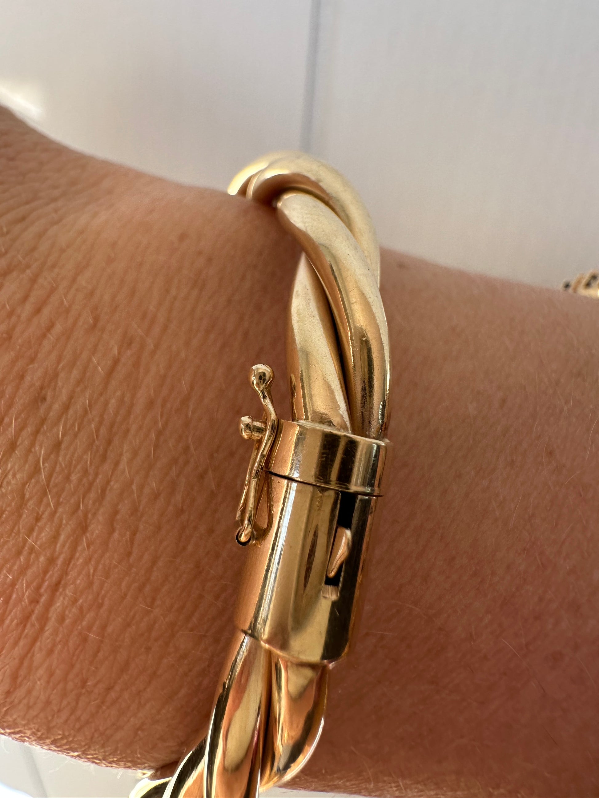 twist bangle