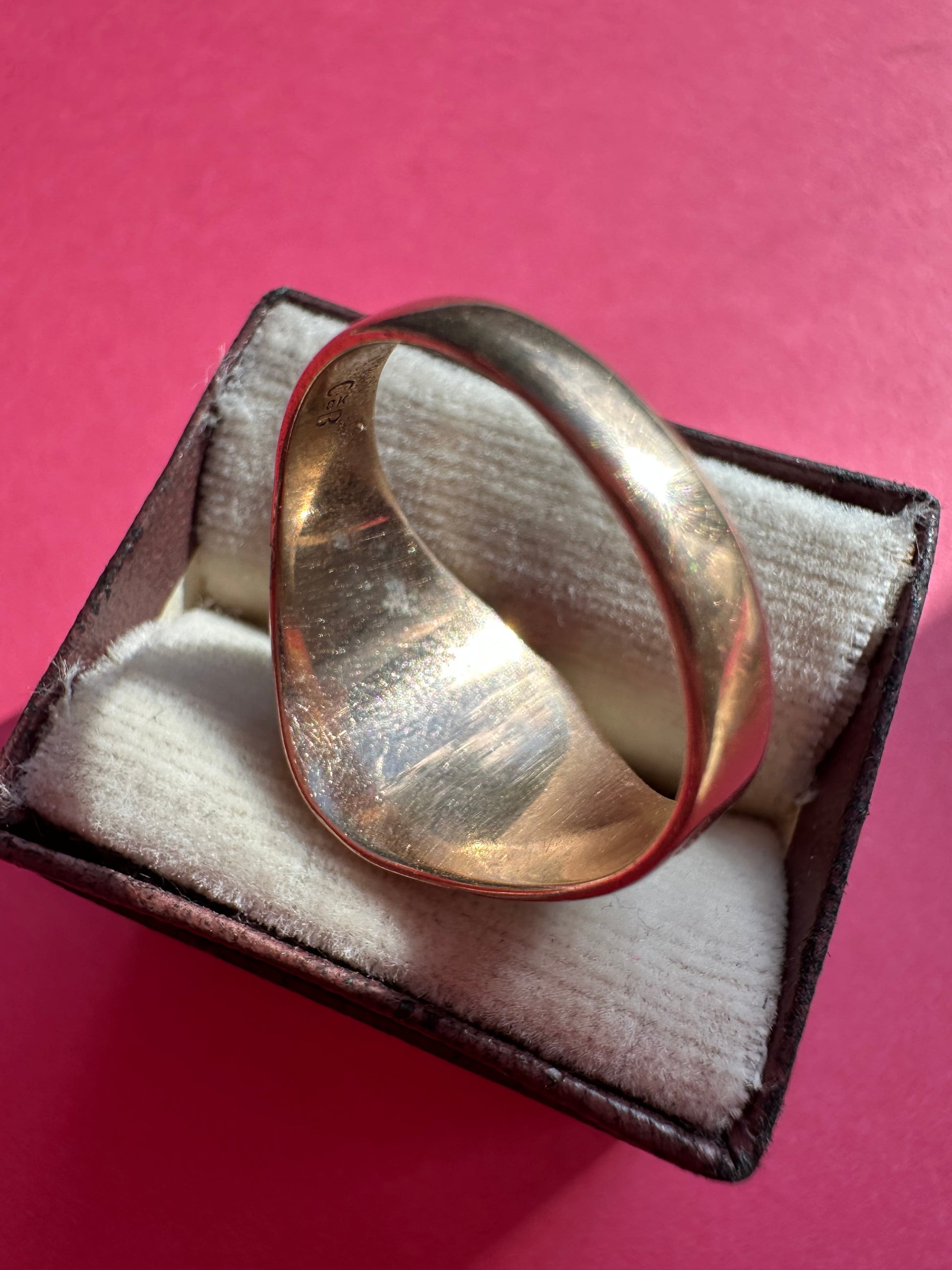 signet engraved T
