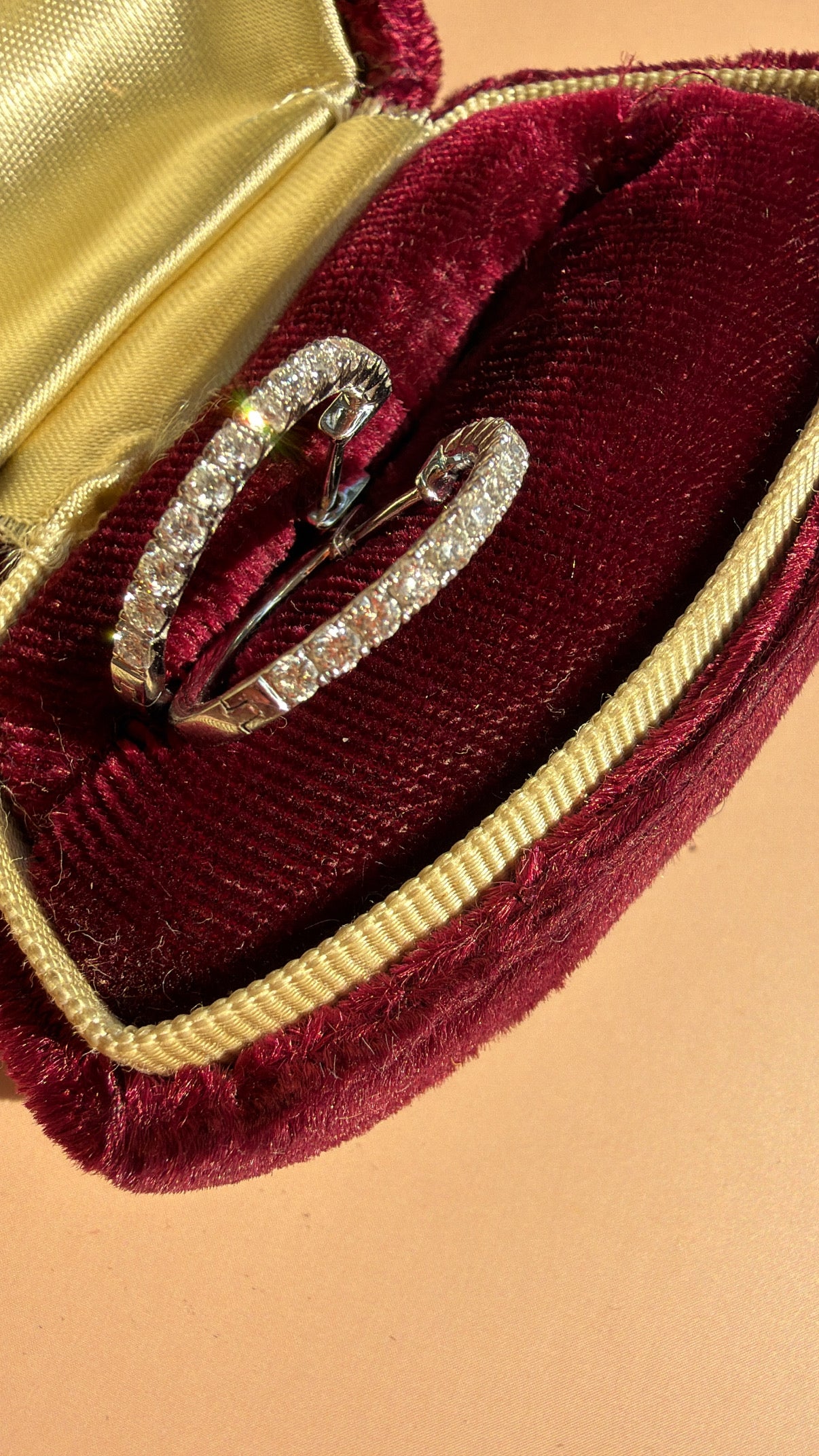 18k white gold diamond click-in .75" hoops