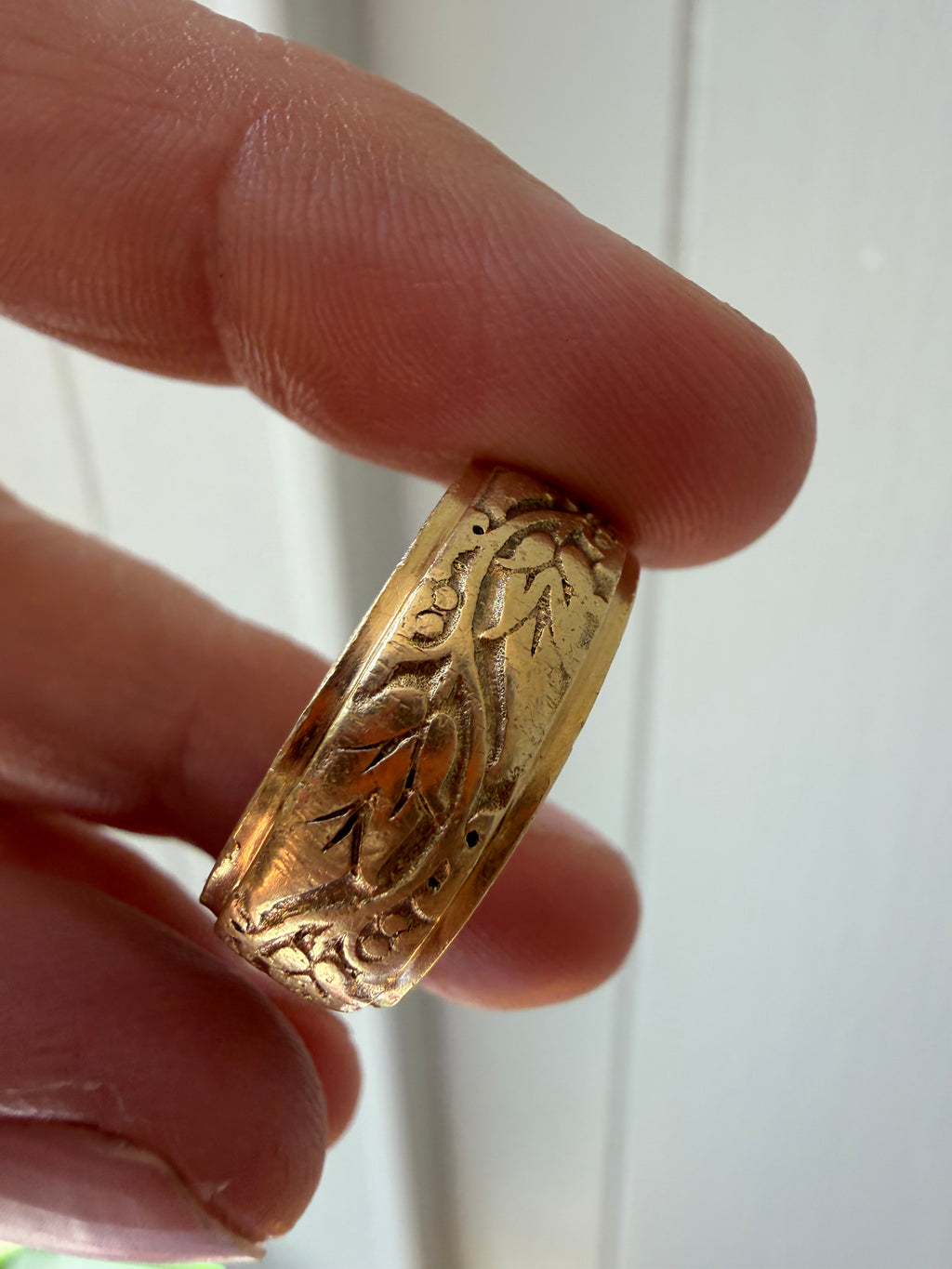 hand engraved floral cigar band