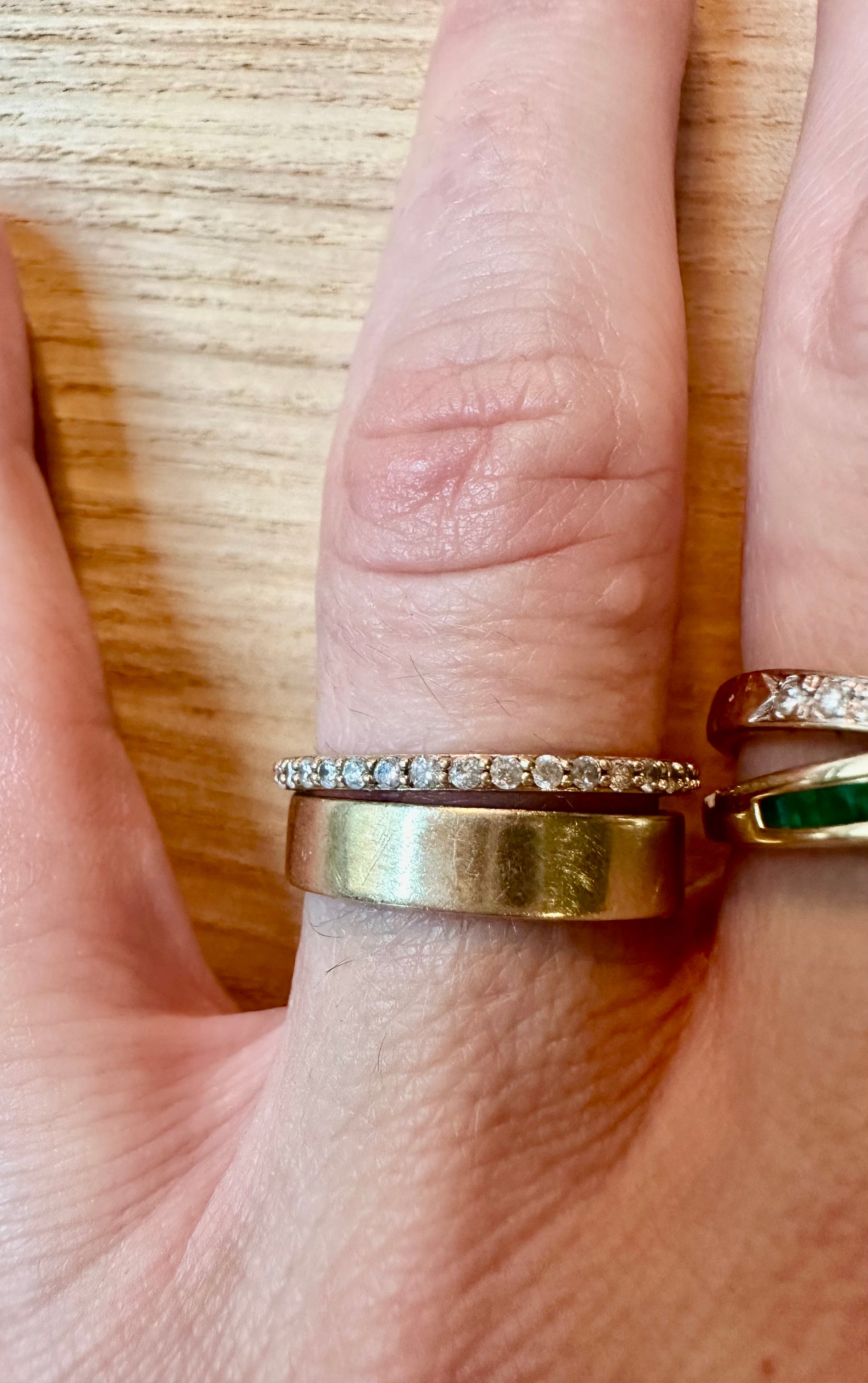 5.5mm pipecut yellow gold band