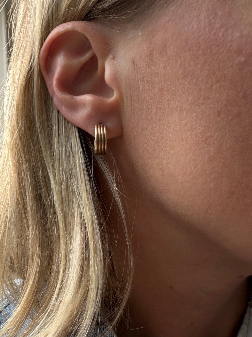 10k gold mini ribbed hoops