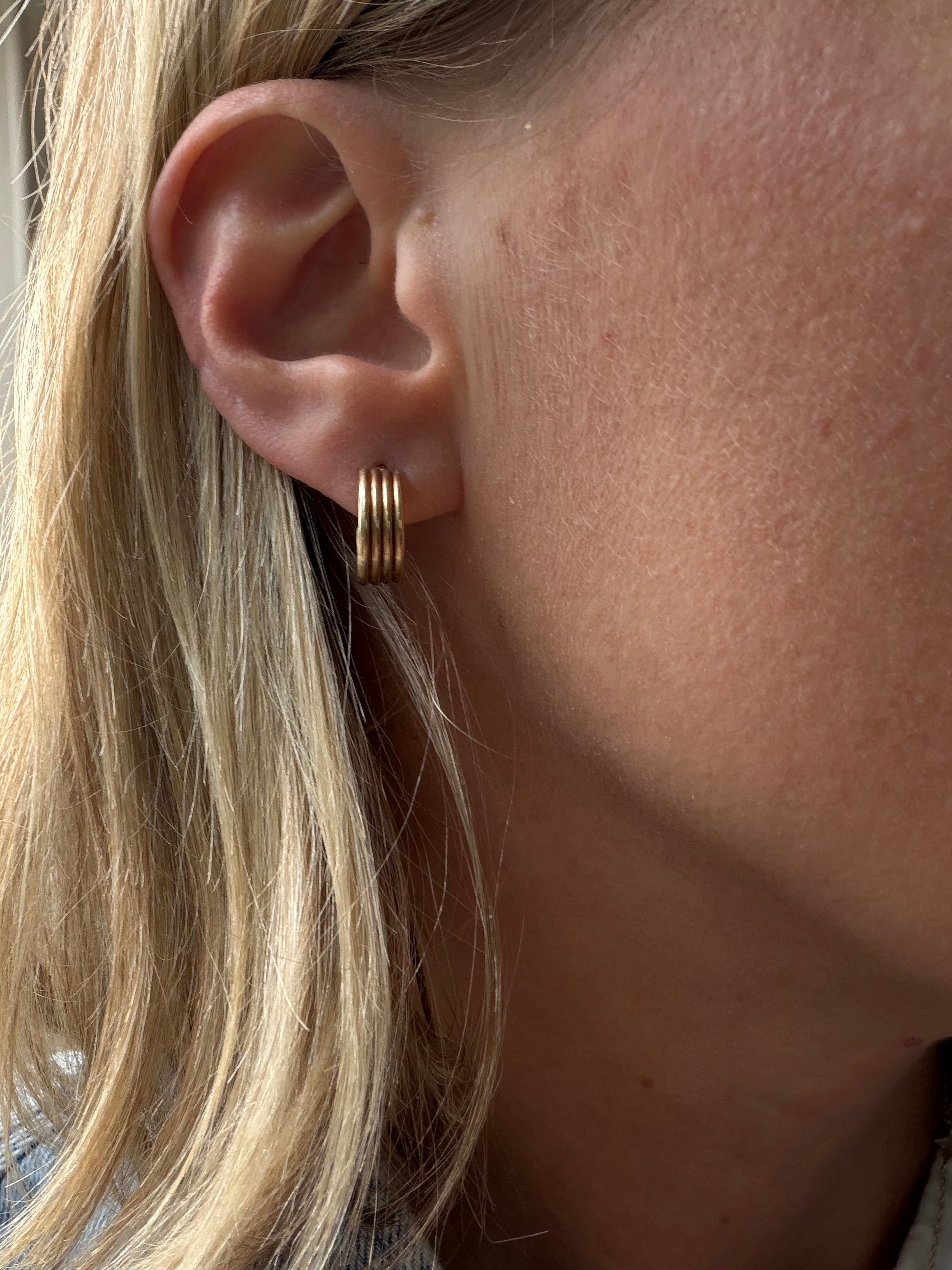 10k gold mini ribbed hoops