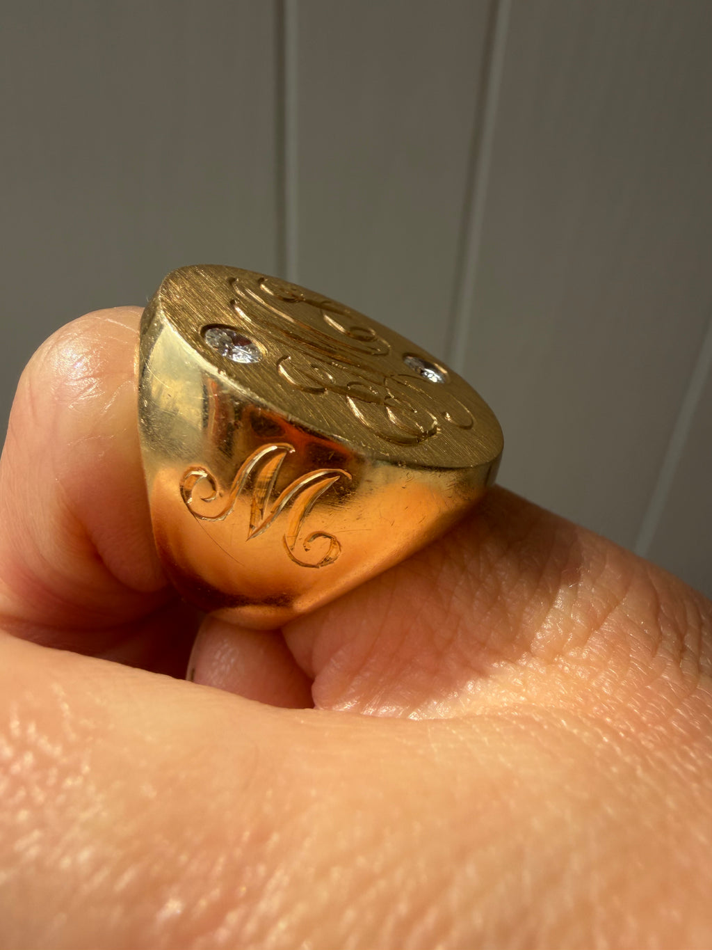 MAJOR monogrammed signet ring