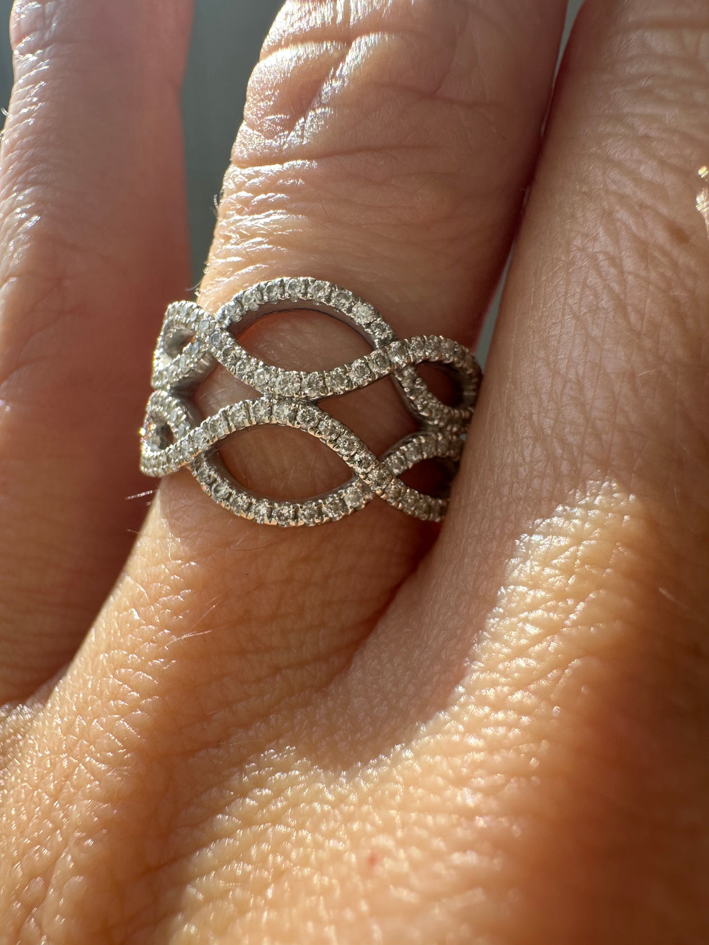 Double infinity diamond ring