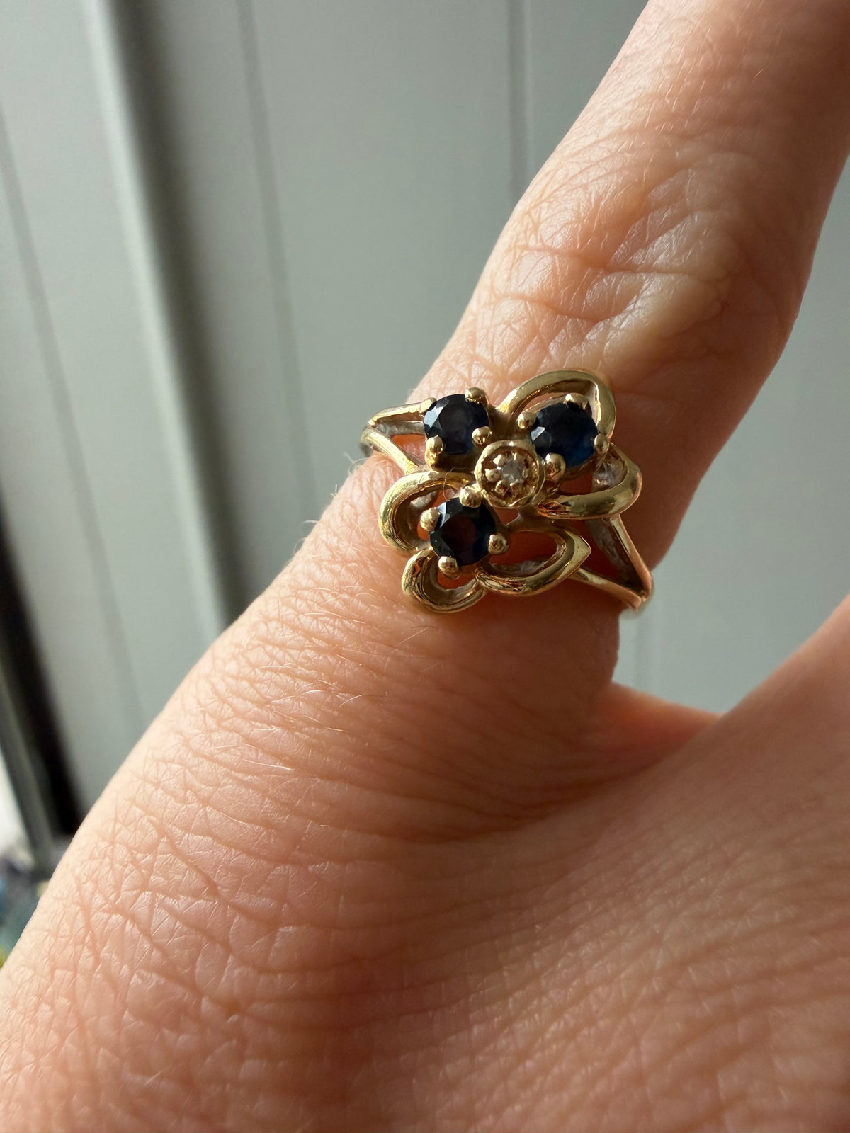 sapphire and diamond cluster ring